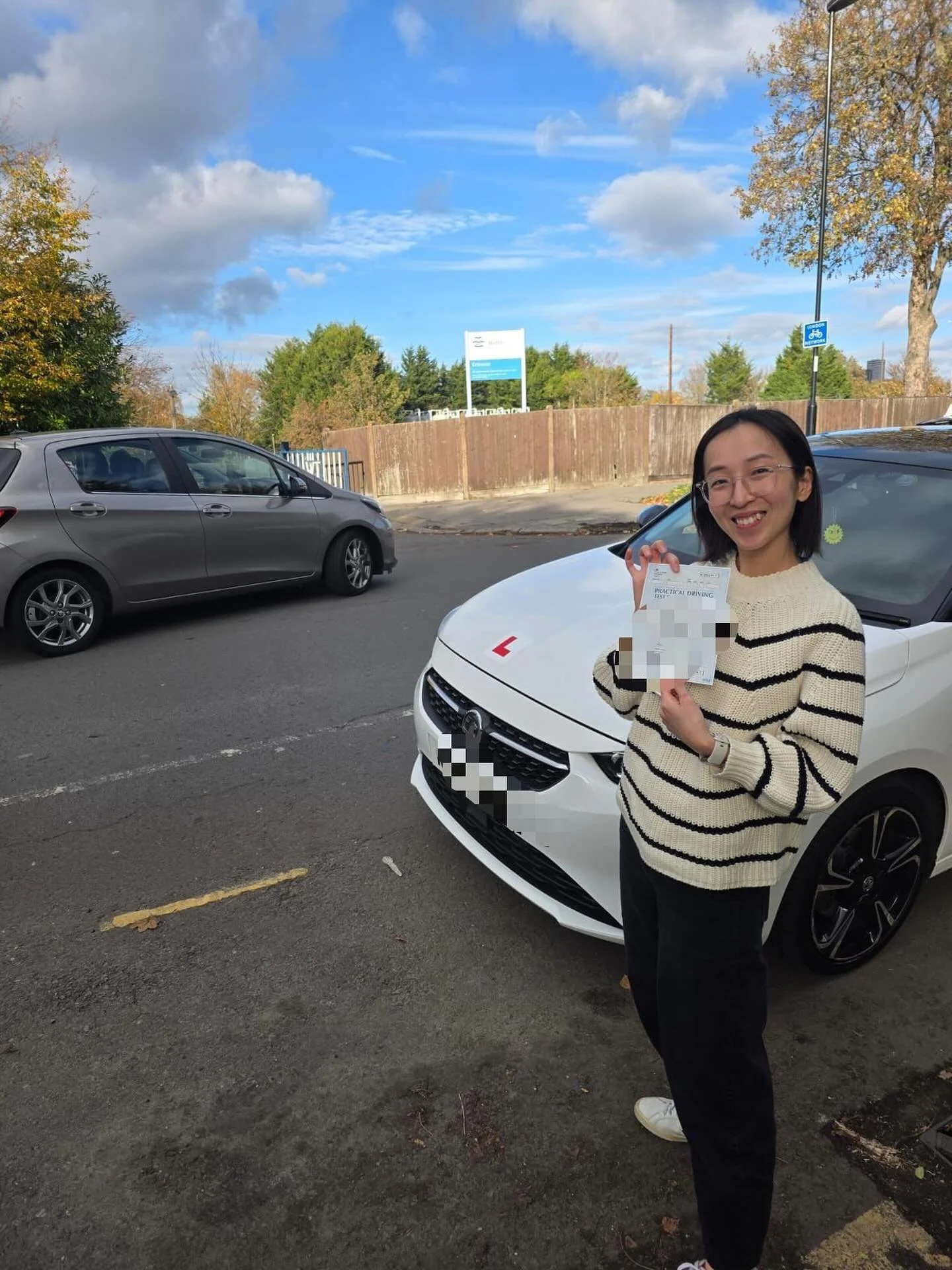 Yan passed with 2 minors at Mitcham with Leo!🥳
Well done and all the best for your future on the roads!🚗📚
#passed #driverslicense #drivinginstructor #drivinglessons #drivingschool #jeds #jedsdrivingschool #mitcham