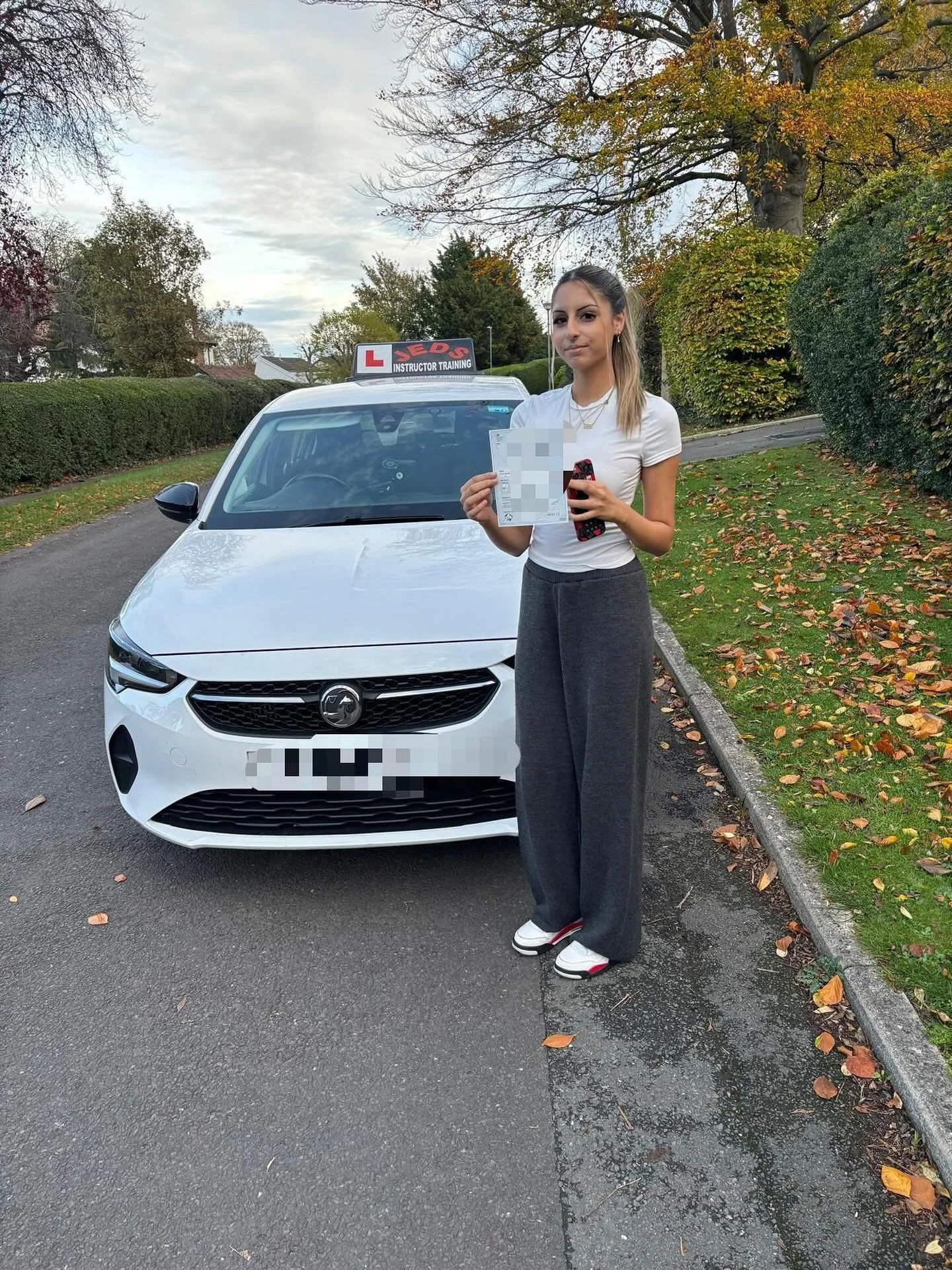 Mariam passed today at West Wickham with one driving fault with Elaine and Ashley!🥳

Well done and all the best for your future on the roads!🚗📚

#passed #driverslicense #drivinglessons #drivingtest #westwickham #jeds #jedsdrivingschool #drivingsch