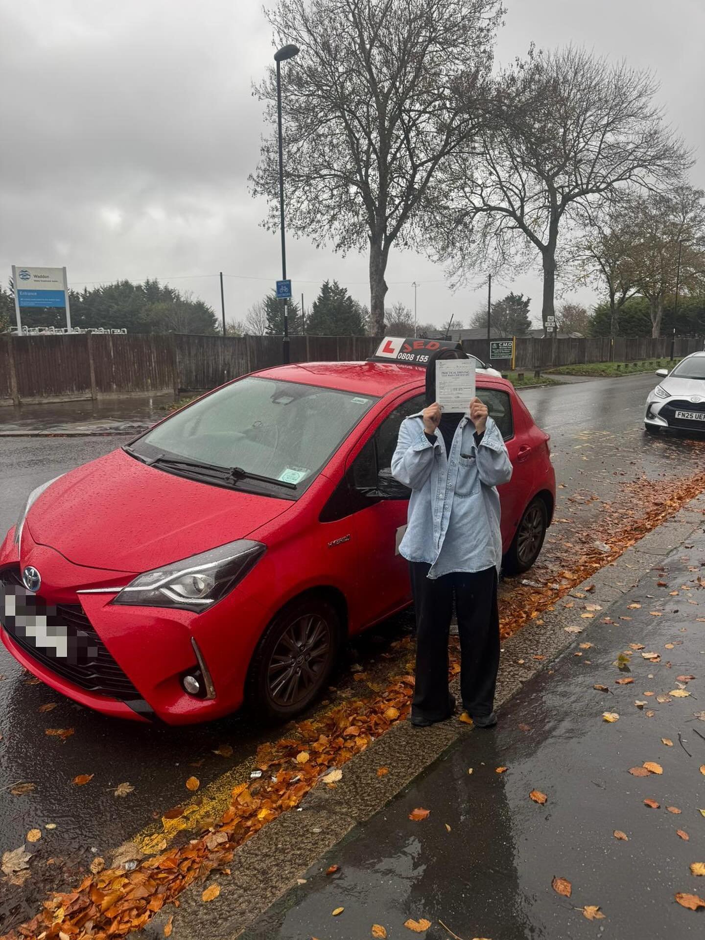 Asma passed at Mitcham test centre, with Frozan!🥳

Well done and all the best for your future on the roads!🚗📚

#passed #driverslicense #drivinginstructor #jeds #jedsdrivingschool #drivinglessons #mitcham #jedsdrivingschool
