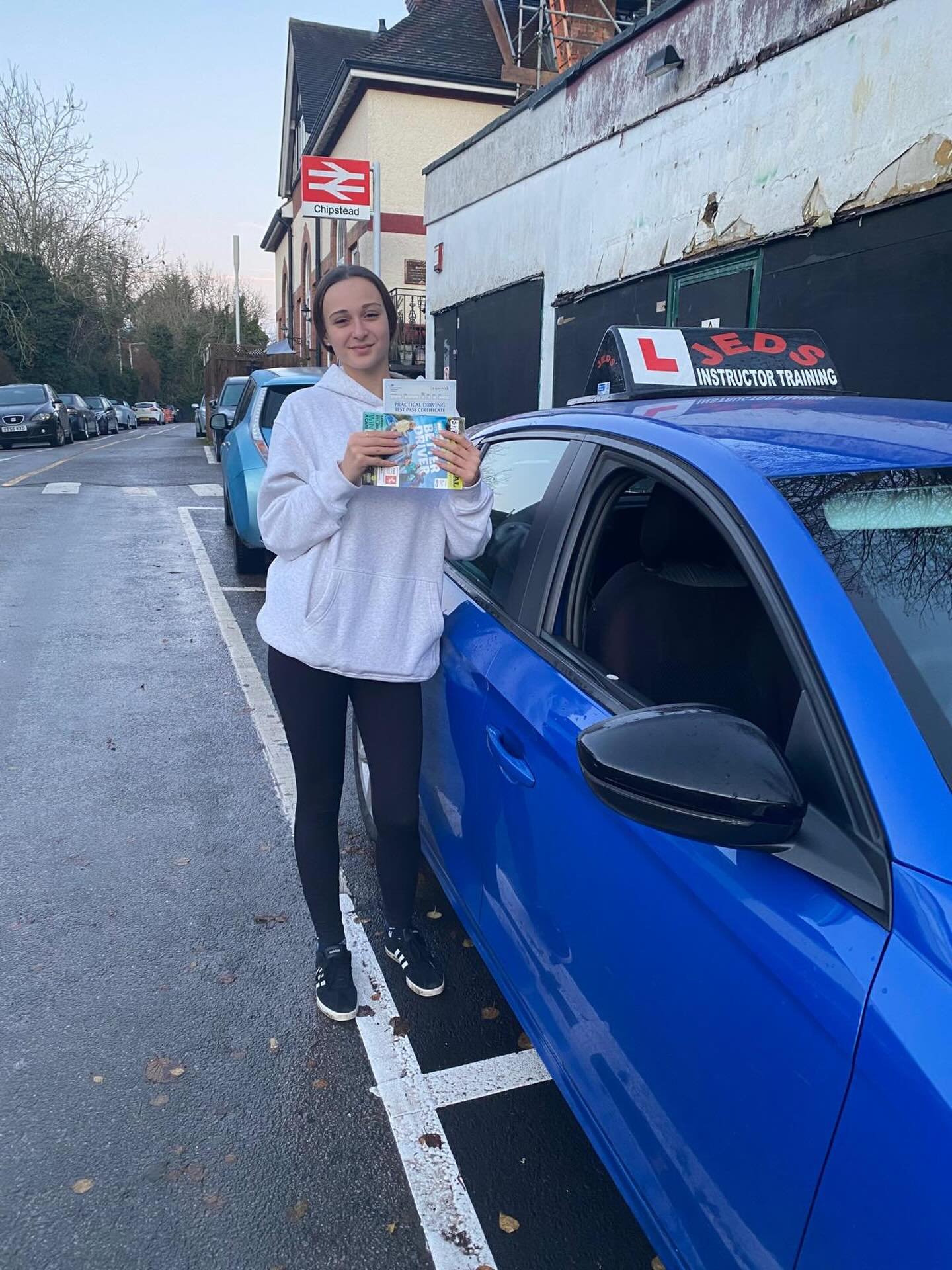 Jessica passed with Elaine at Morden test centre!🥳

Well done and all the best for your future on the roads!🚗📚

#passed #driverslicense #drivinglessons #morden #jedsdrivingschool #jeds #drivinginstructor