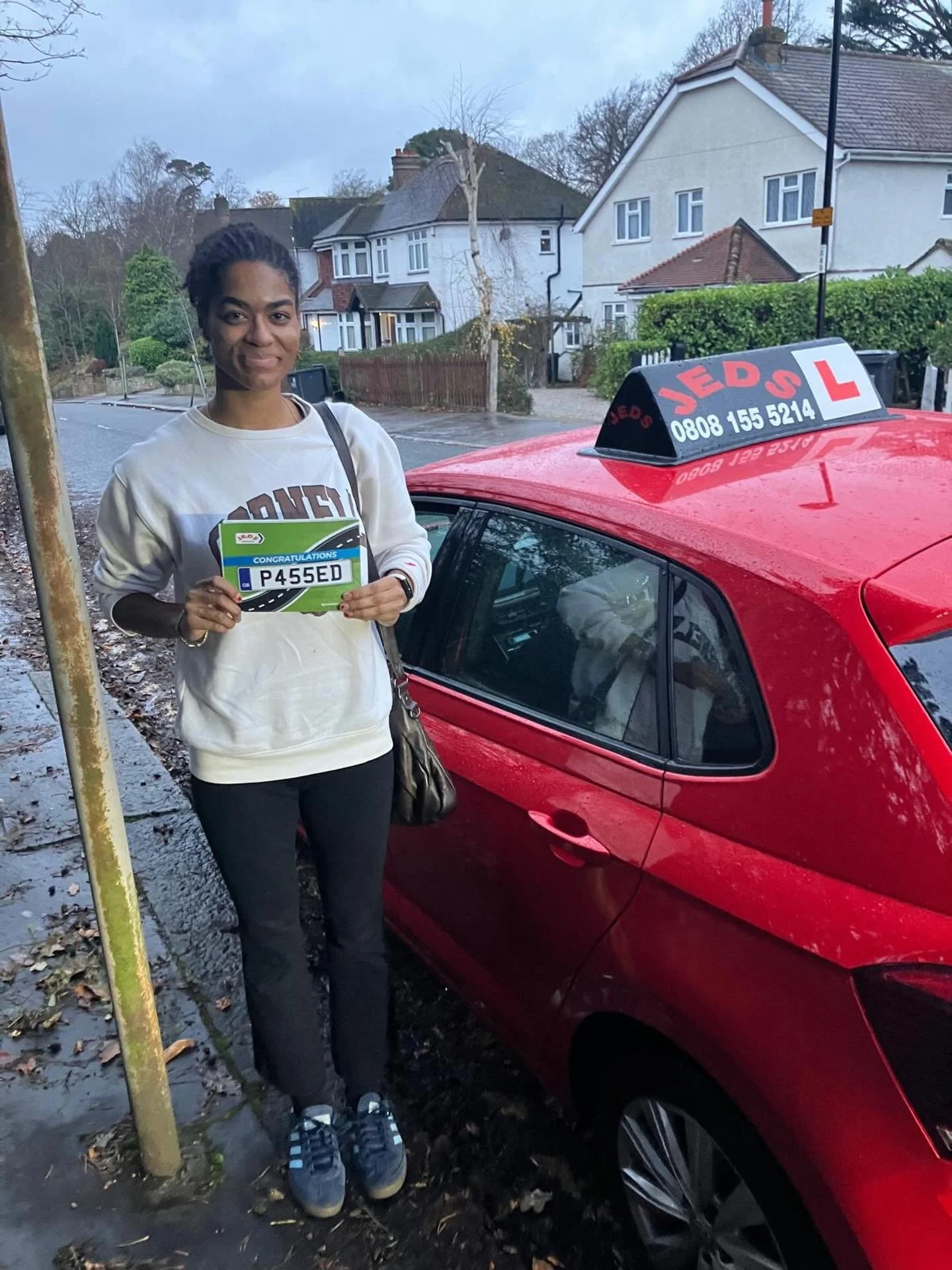 Lauren passed 1st time at West Wickham with 1 driving fault, with Dan!🥇

Well done and all the best for your future on the roads!🚗📚

#firsttimepass #driverslicense #drivinglessons #drivingschool #westwickham #jeds #jedsdrivingschool