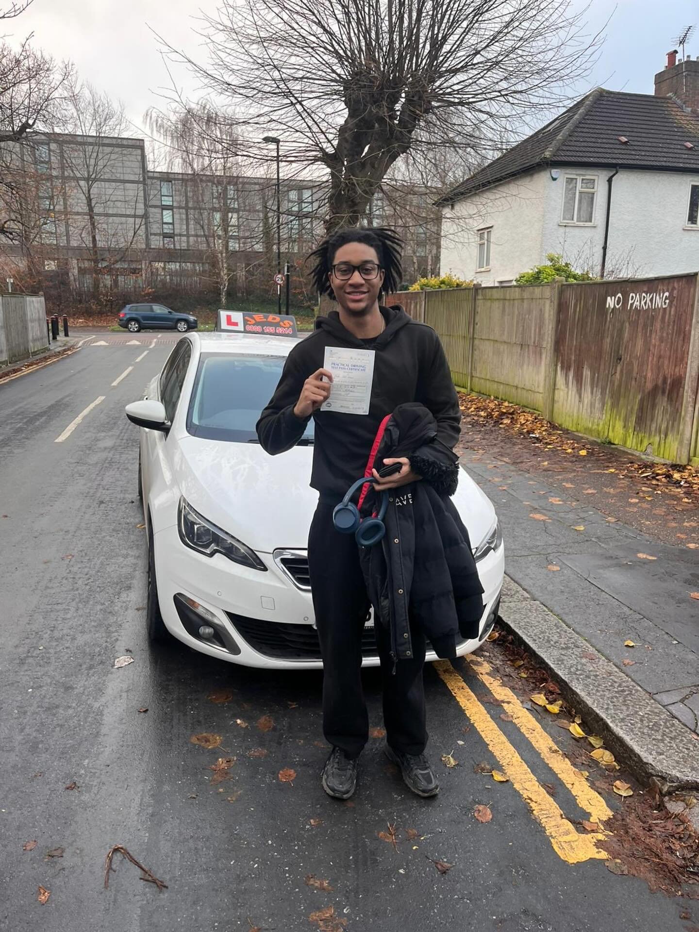 Jude passed at Mitcham, with Yiannis!🥳

Well done and all the best for your future on the roads!🚗📚

#passed #driverslicense #drivinglessons #drivingschool #jeds #jedsdrivingschool #mitcham