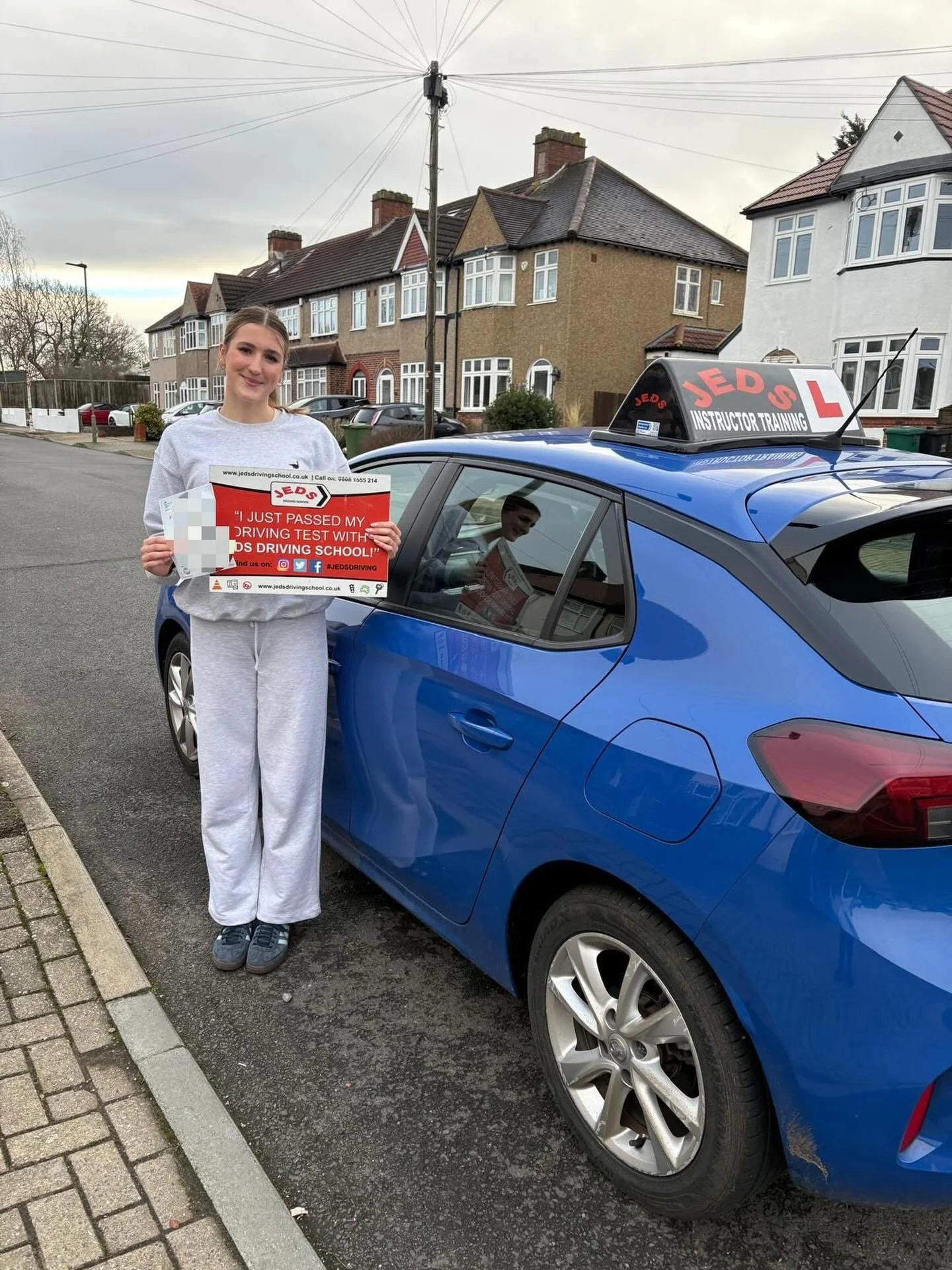 Ellie passed with Elaine, at West Wickham test Centre!

Well done and all the best for your future on the roads!🚗📚

#passed #driverslicense #drivinglessons #drivingschool #drivinginstructor #jeds #jedsdrivingschool #westwickham