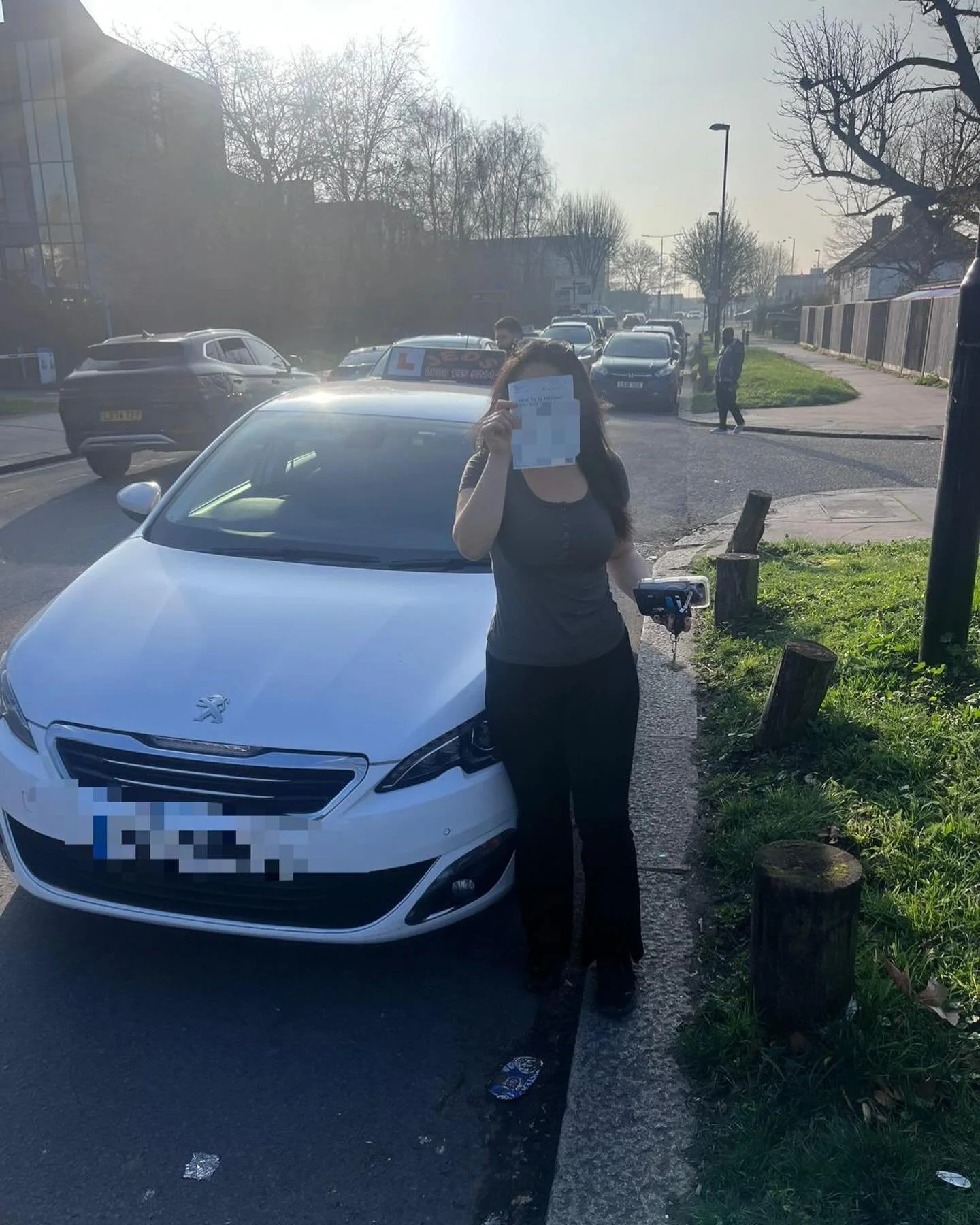 Paige passed at Mitcham, with Yiannis!🥳

Well done and all the best for your future on the roads!🚗📚

#passed #driverslicense #drivinglessons #drivinginstructor #jeds