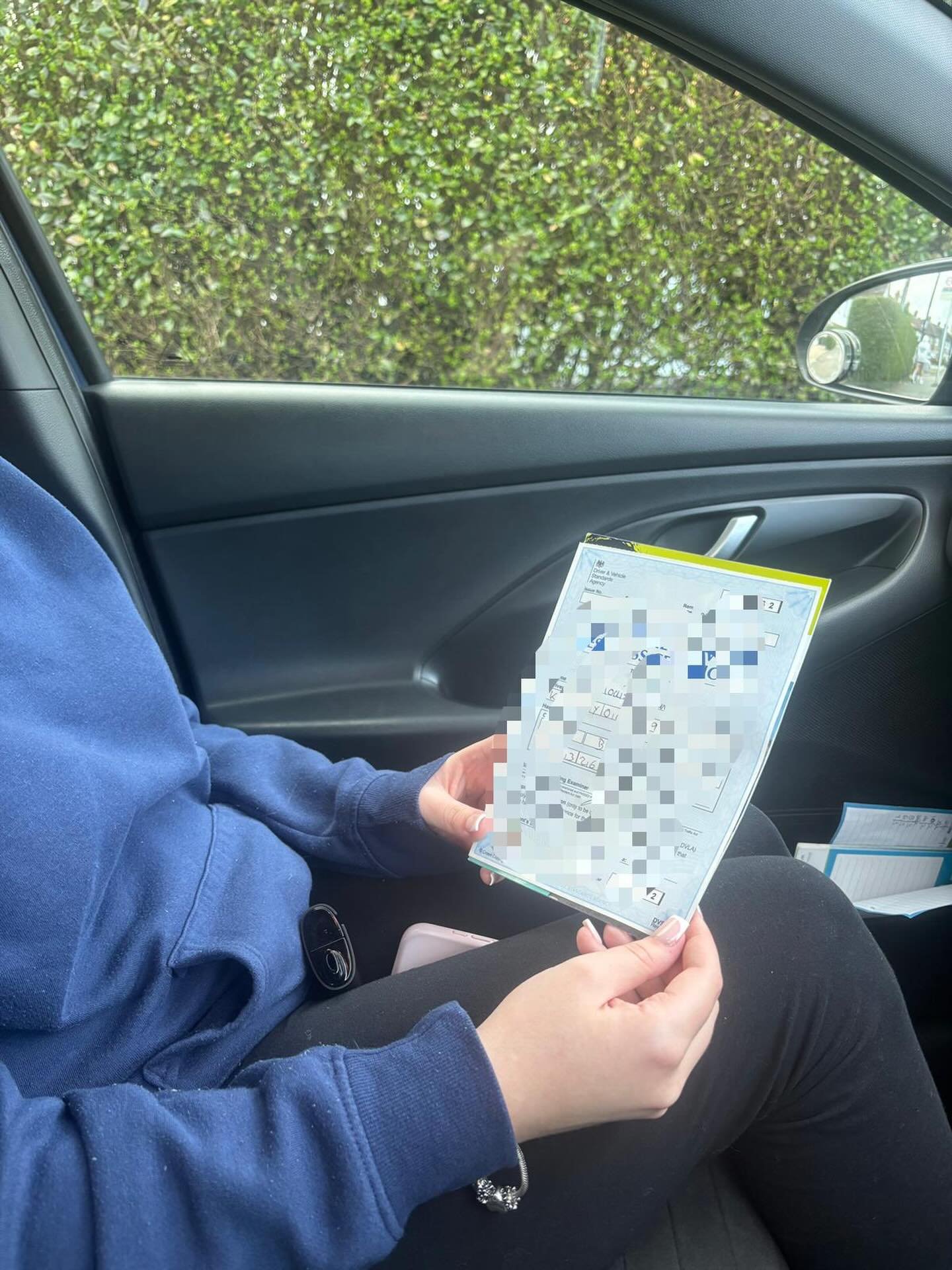 Mia passed First time at Redhill, with Lynn!🥇

Well done and all the best for your future on the roads!🚗📚

#passed #driverslicense #drivinglessons #drivingschool #jeds