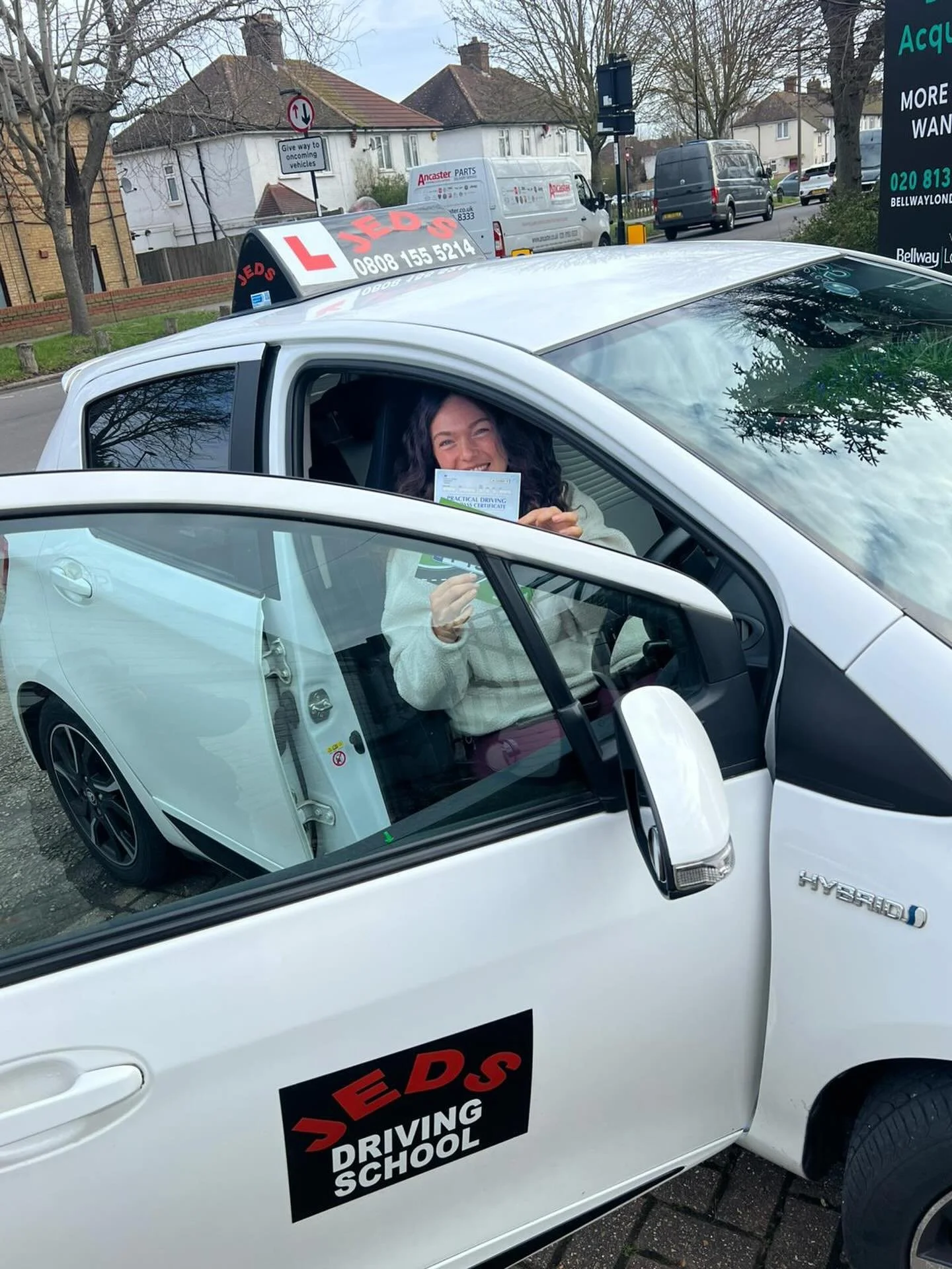 Tatum passed at Mitcham, with Sardar Safi!🥳

Well done and all the best for your future on the roads!🚗📚

#passed #driverslicense #drivinglessons #drivingtest #jeds