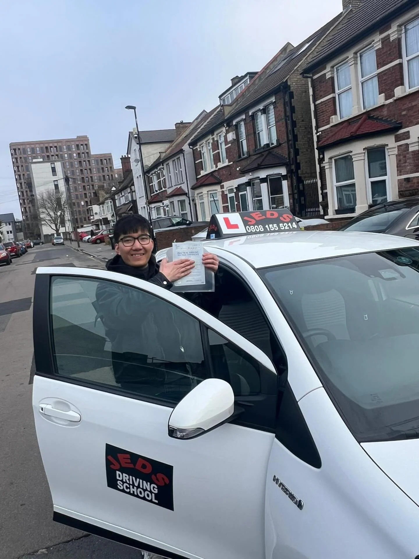 Tuan passed 0 faults, with Sardar Safi, at West Wickham!🥳

Well done and all the best for your future on the roads!🚗📚

#passed #driverslicense #drivinglessons #drivingtest #jeds
