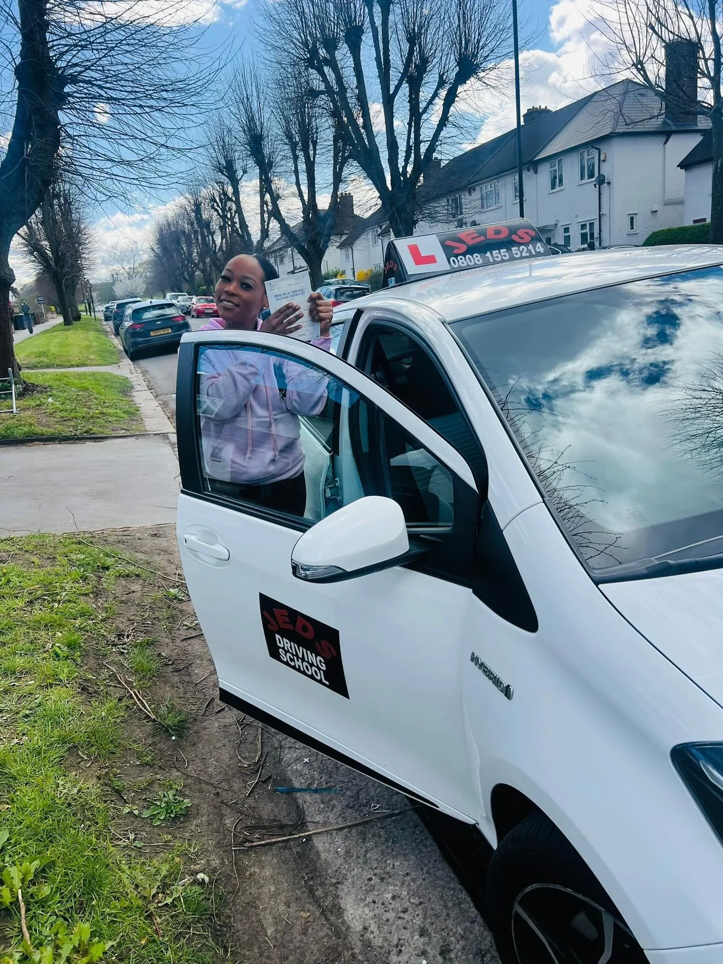 Chante passed at Mitcham with 1 driving fault, with Sardar Safi!🥳

Well done and all the best for your future on the roads!🚗📚

#passed #driverslicense #drivinglessons #drivingschool #jeds