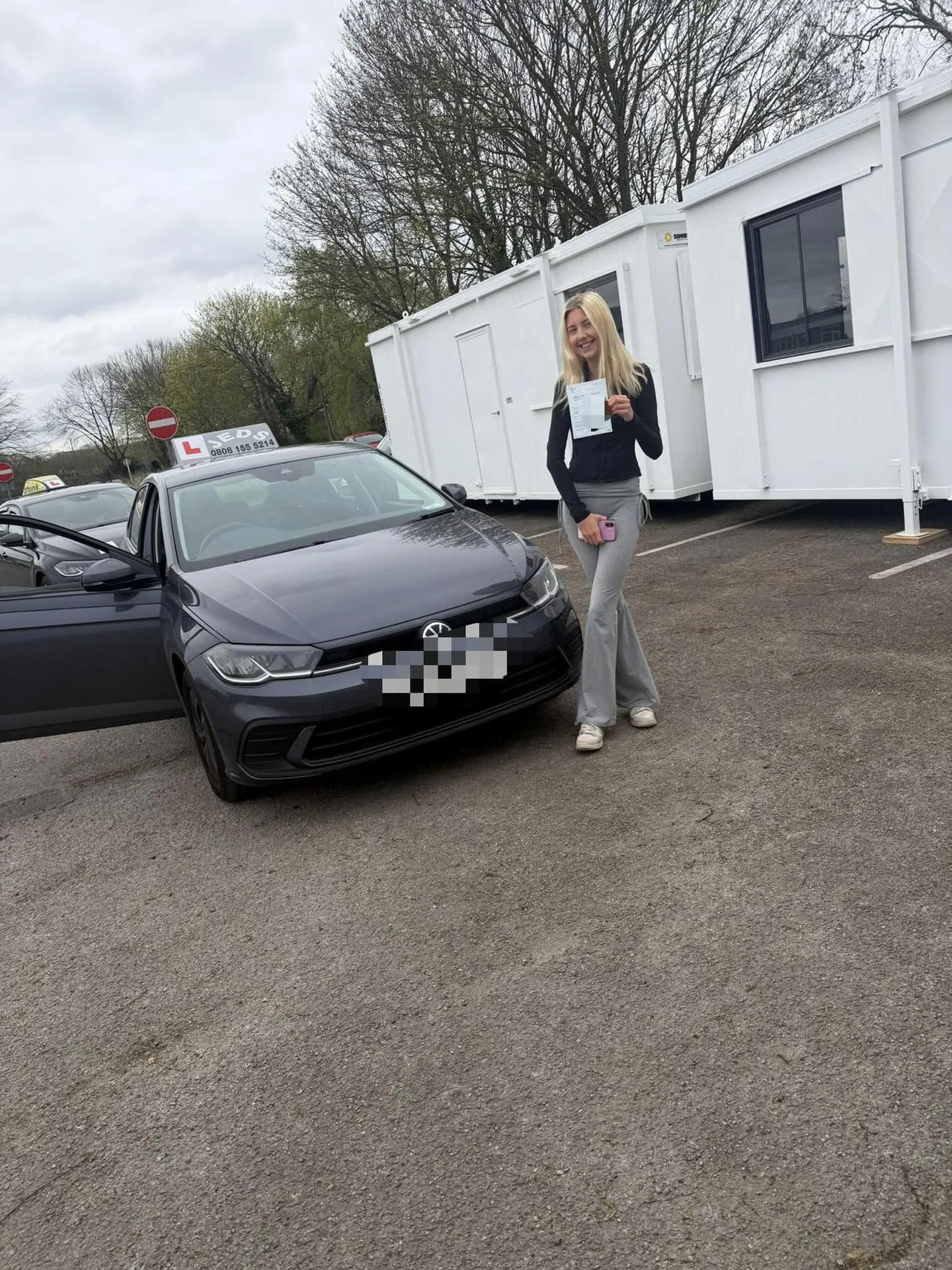 Esme passed at Guildford test centre with only one driving fault, with Bianca!🥳

Well done and all the best for your future on the roads!🚗📚

#passed #driverslicense #drivinglessons #jeds #drivingschool