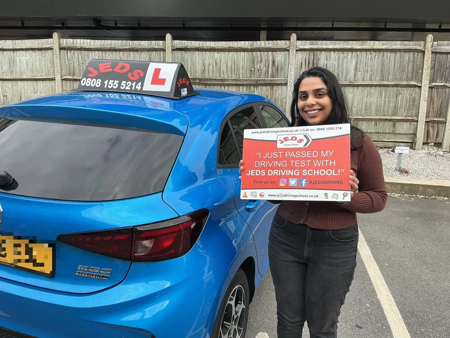 Sadia passed First time at Bromley, with Rob!🥇

Well done and all the best for your future on the roads!📚🚗

#firsttimepass #driverslicense #drivinglessons #drivingtest #jeds