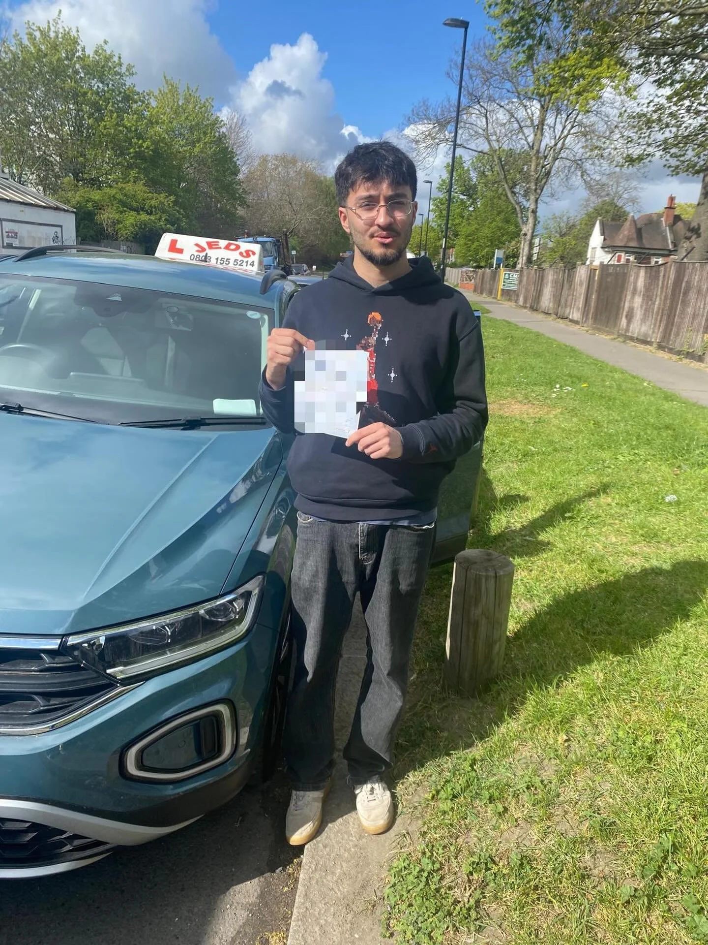 Aazim passed First time at Mitcham with only 4 minor faults, with Naseem!🥇

Well done and all the best for your future on the roads!🚗📚

#firsttimepass #driverslicense #drivinglessons #drivingtest #mitcham