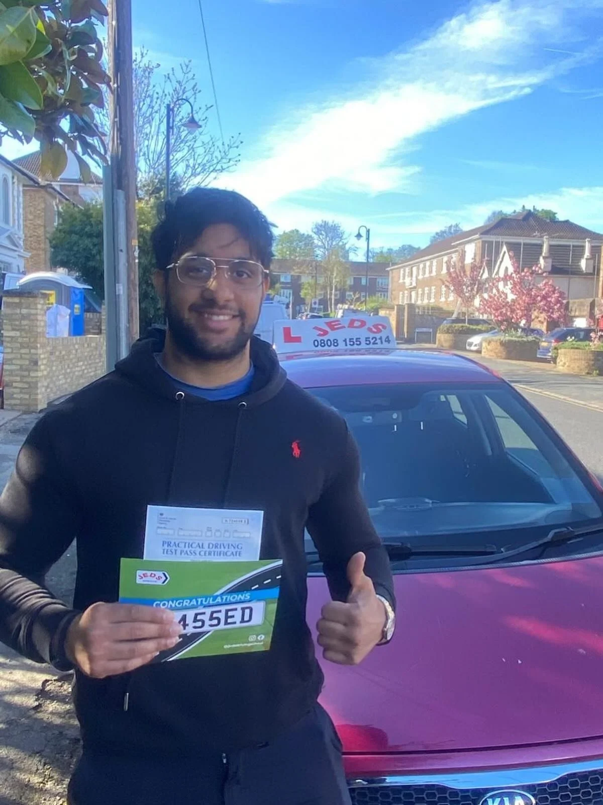 Ashvin passed at West Wickham, with Vishal!🥳

Well done and all the best for your future on the roads!📚🚗

#passed #driverslicense #drivinginstructor #drivinglessons #jeds