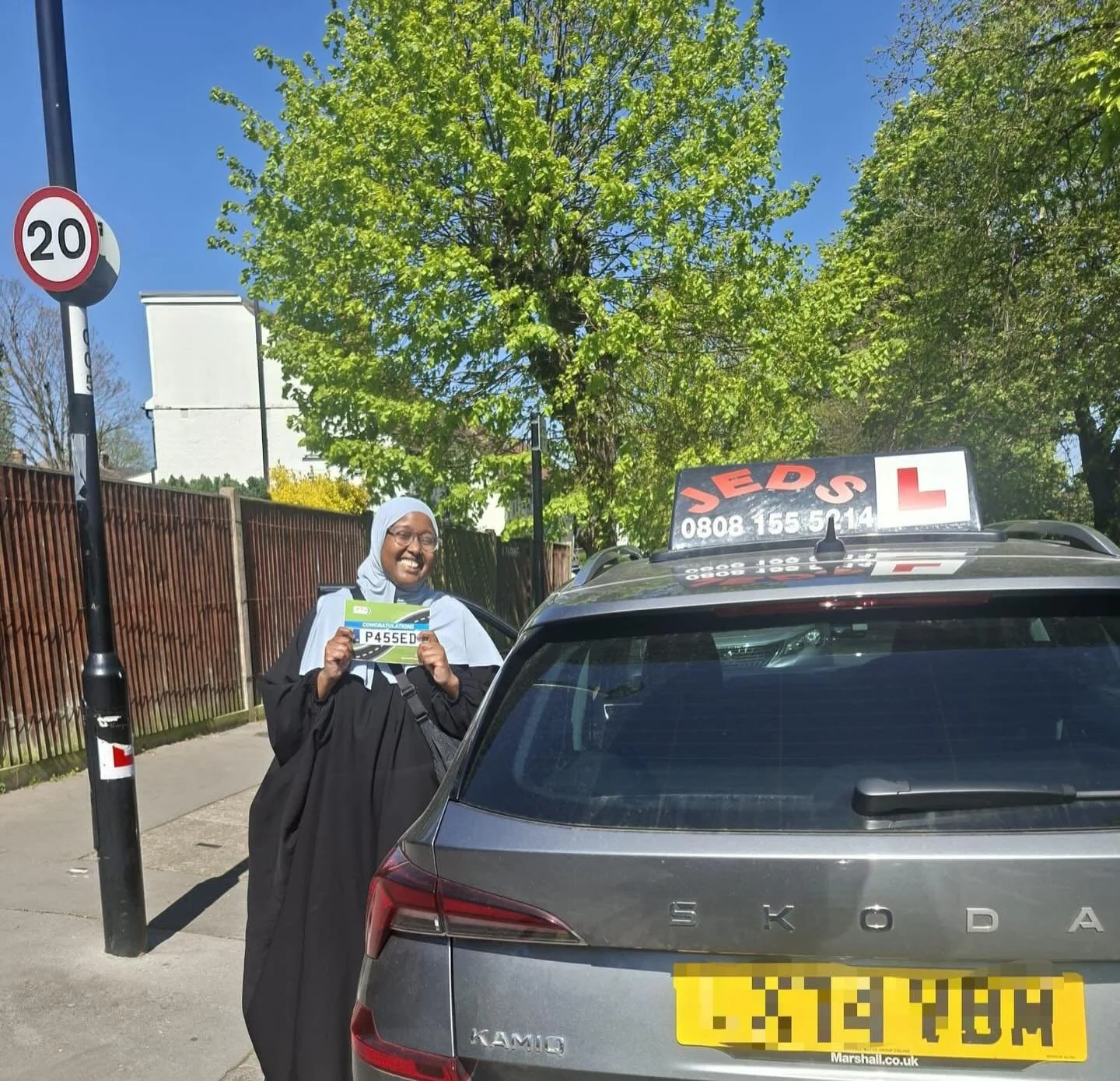 Iman passed at Mitcham with Maria!🥳

Well done and all the best for your future on the roads!🚗📚

#passed #driverslicense #drivingtest #drivinglessons #jeds