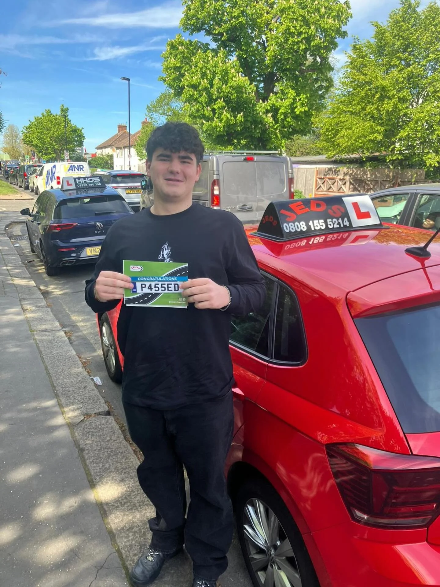 Luke passed 1st time at Mitcham with just 1 driving fault, with Dan!🥇

Well done and all the best for your future on the roads!🥇

#firsttimepass #driverslicense #drivinglessons #drivingschool #jeds