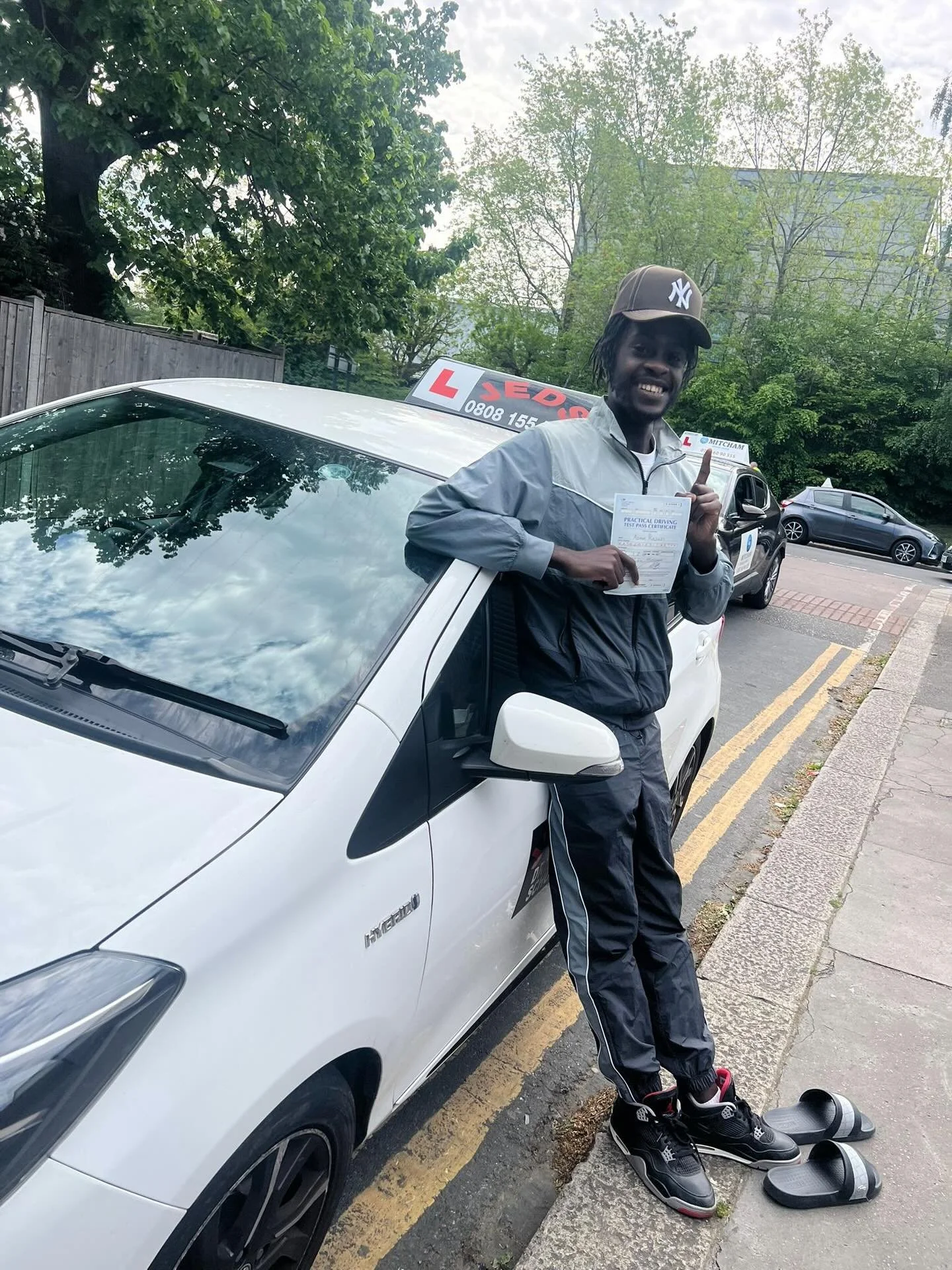 Adam passed at Mitcham, with Sardar Safi!🥳

Well done and all the best for your future on the roads!🚗📚

#passed #driverslicense #drivingschool #jeds #drivinglessons