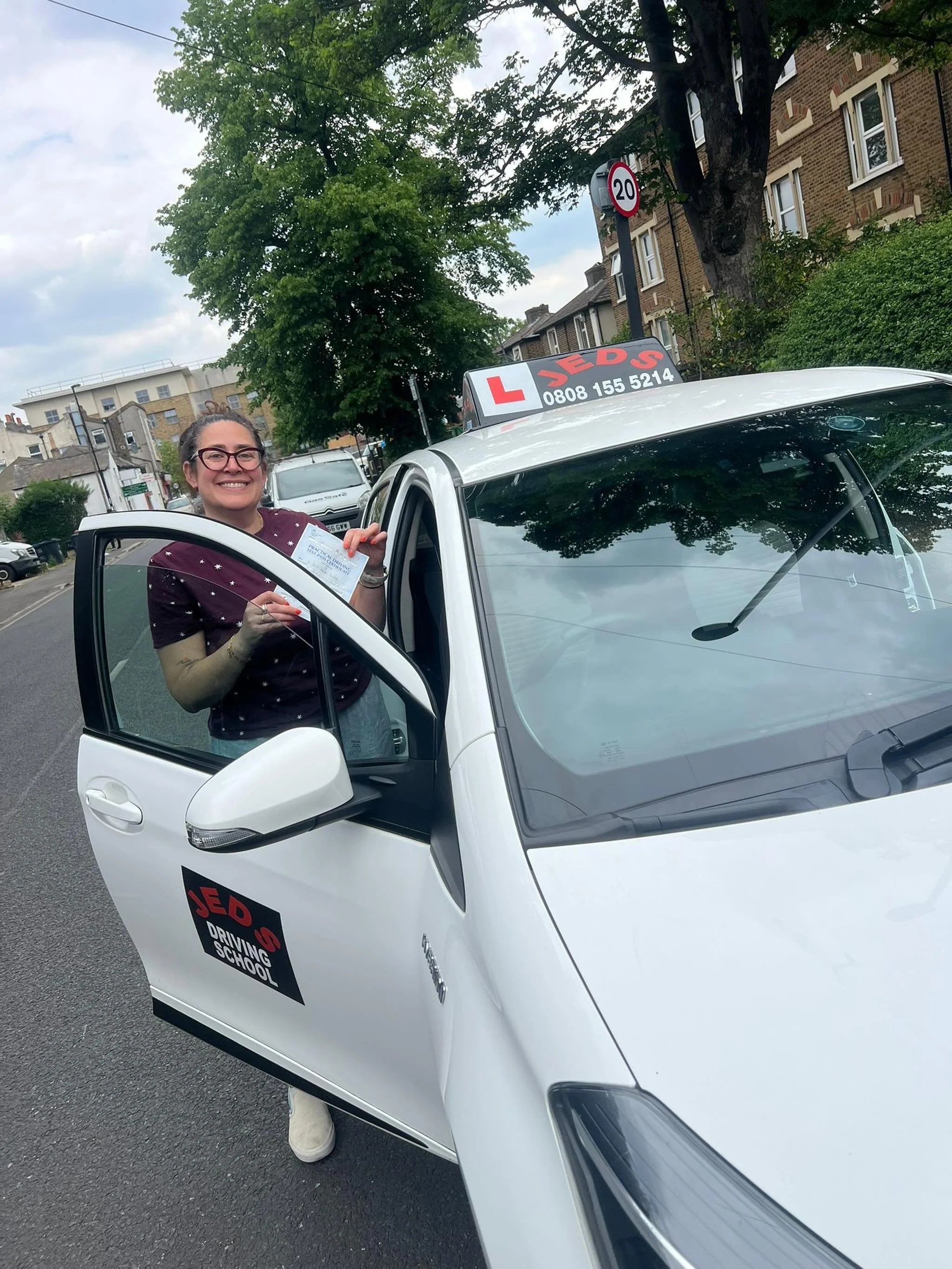 Alissa passed at West Wickham, with Sardar Safi!🥳

Well done and all the best for your future on the roads!🚗📚
#passed #driverslicense #drivinglessons #drivinginstructor #jeds