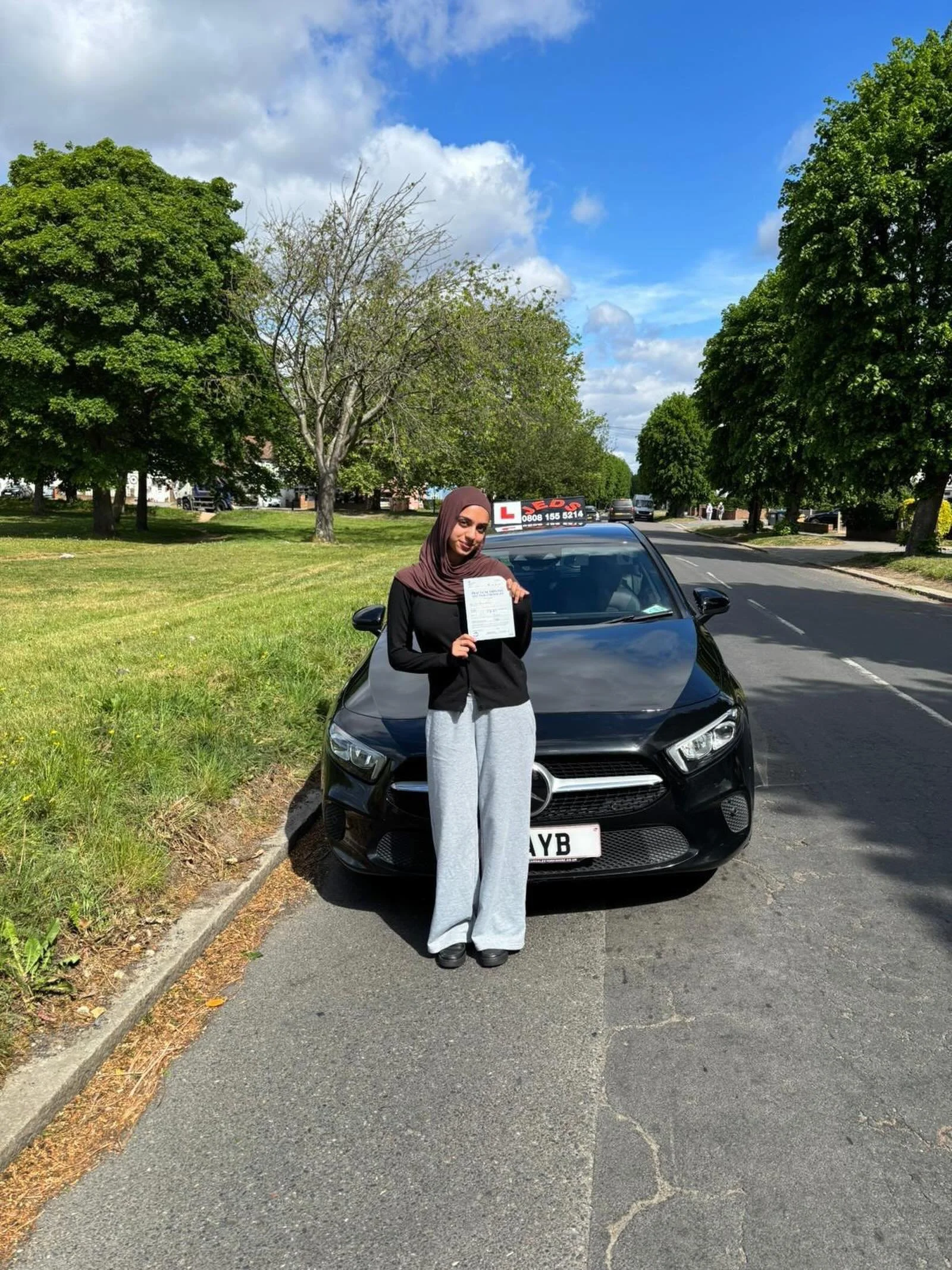 Amina passed at Mitcham with 0 minors, with Maz!🥳

Well done and all the best for your future on the roads!🚗📚

#passed #driverslicense #drivinglessons #drivingschool #jeds