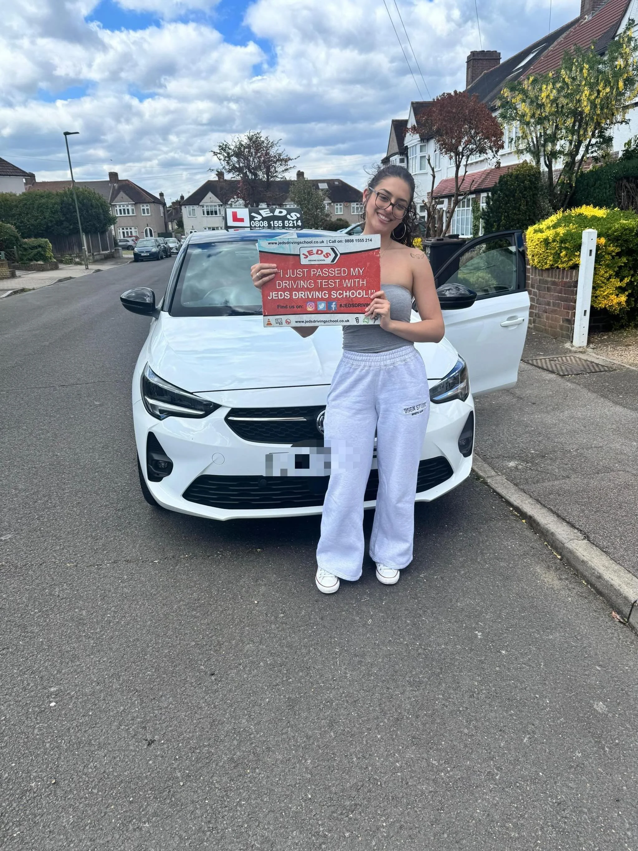 Hemmily passed 1st time at West Wickham, with Maria K !🥇

Well done and all the best for your future on the roads!🚗📚

#firsttimepass #driverslicense #drivinglessons #jeds #westwickham