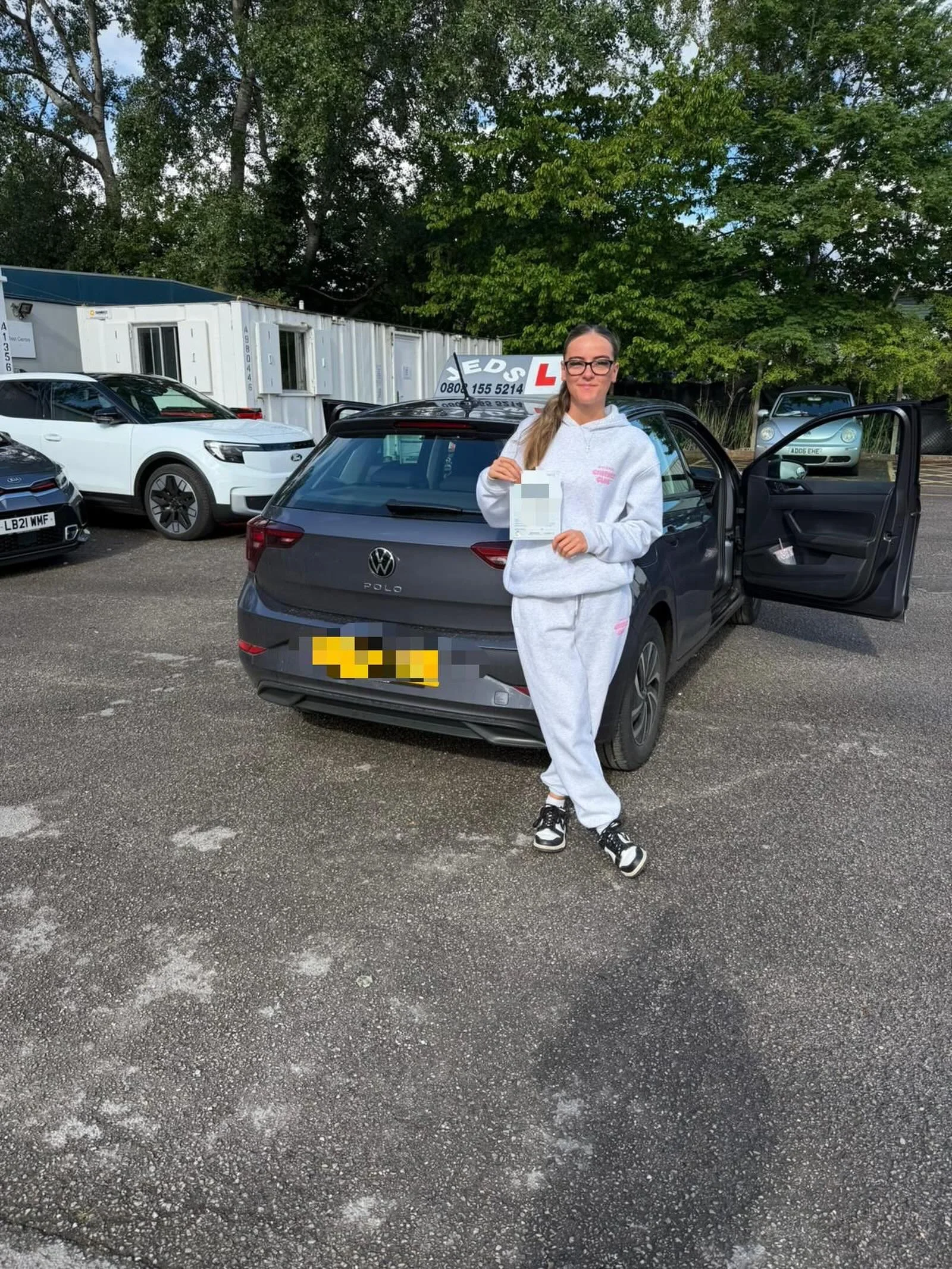 Chloe passed at Guilford test centre, with Bianca!🥳

Well done and all the best for your future on the roads! 🚗📚

#passed #driverslicense #drivingtest #drivingschool #jeds
