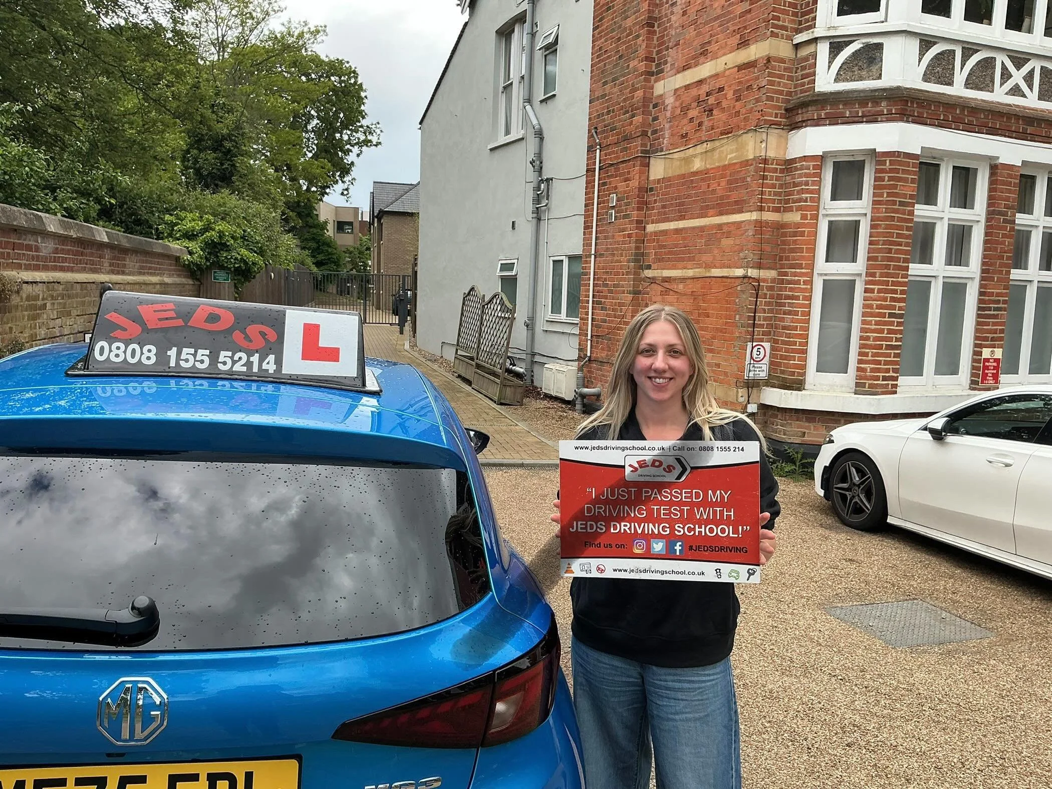 Catherine passed at Mitcham, with Rob!🥳

Well done and all the best for your future on the roads!🚗📚

#passed #driverslicense #drivinglessons #drivingschool #mitcham
