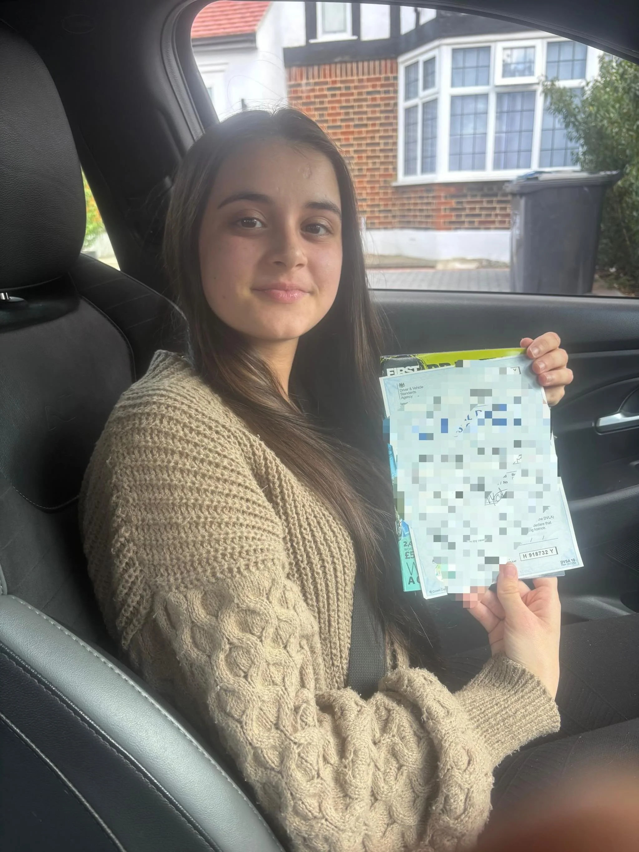 Miley Hardi passed First time at Morden, with Lynn!🥇

Well done and all the best to your future on the roads!🚗📚

#firsttimepass #driverslicense #drivingtest #drivinglessons #jeds
