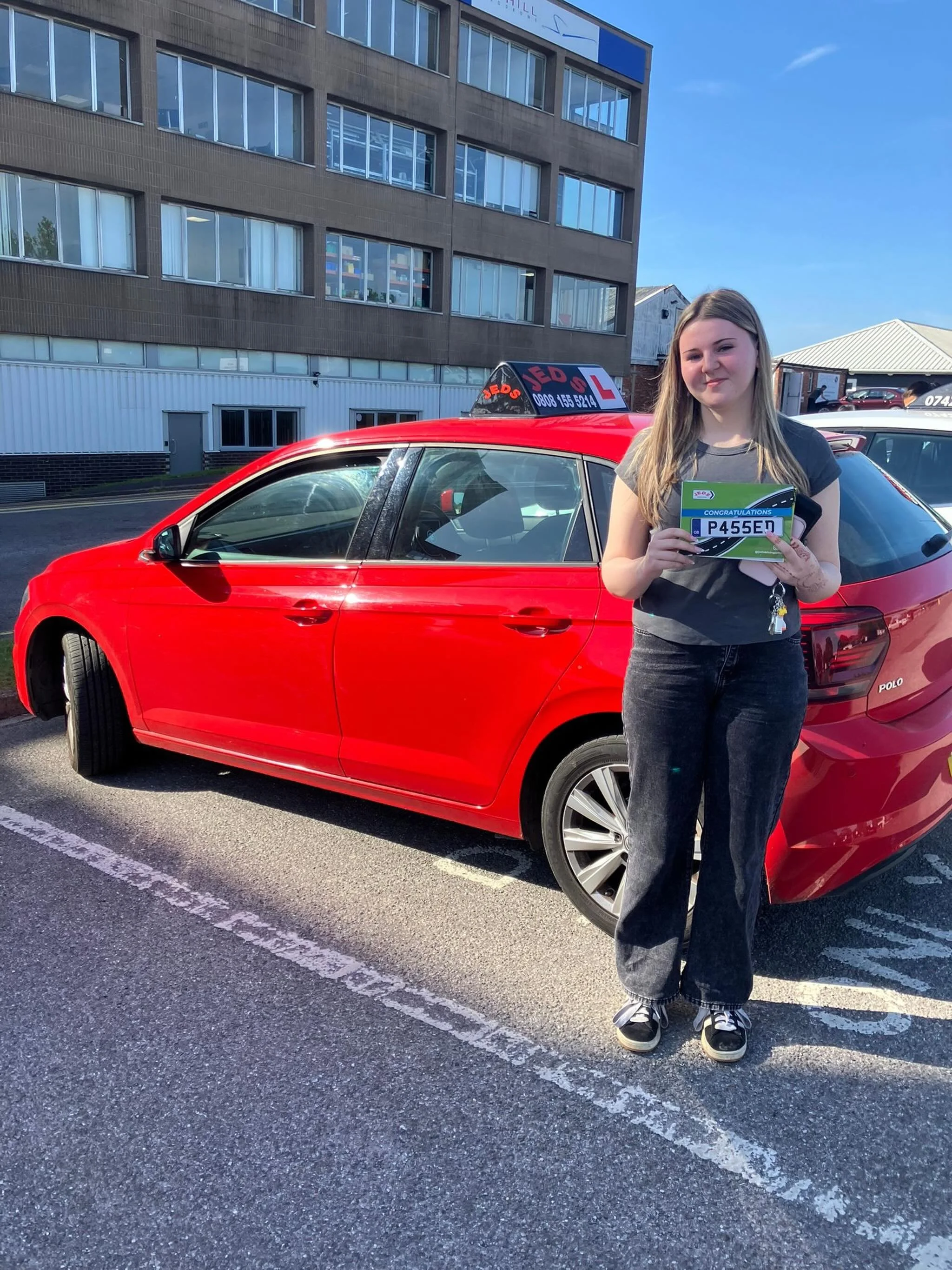 Freya passed 1st time at Redhill with 3 faults, with Dan!🥇

Well done and all the best for your future on the roads!🚗📚

#firsttimepass #driverslicense #drivinglessons #redhill #jeds