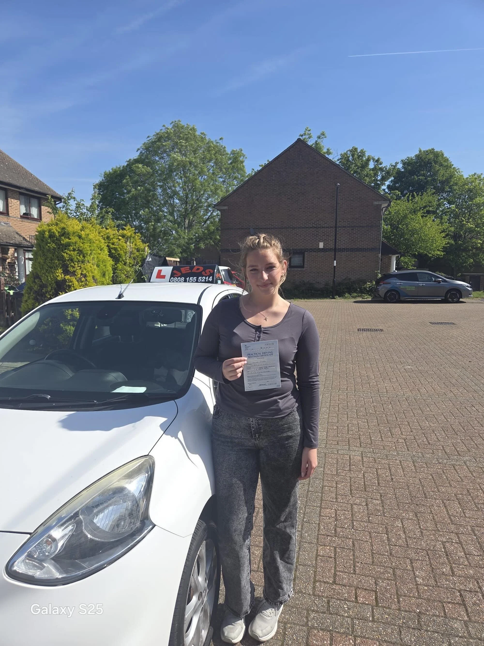 Della passed with 2 minor at West Wickham, with Sinan!🥳

Well done and all the best for your future on the roads !🚗📚

#passed #driverslicense #drivinglessons #drivingschool #jeds