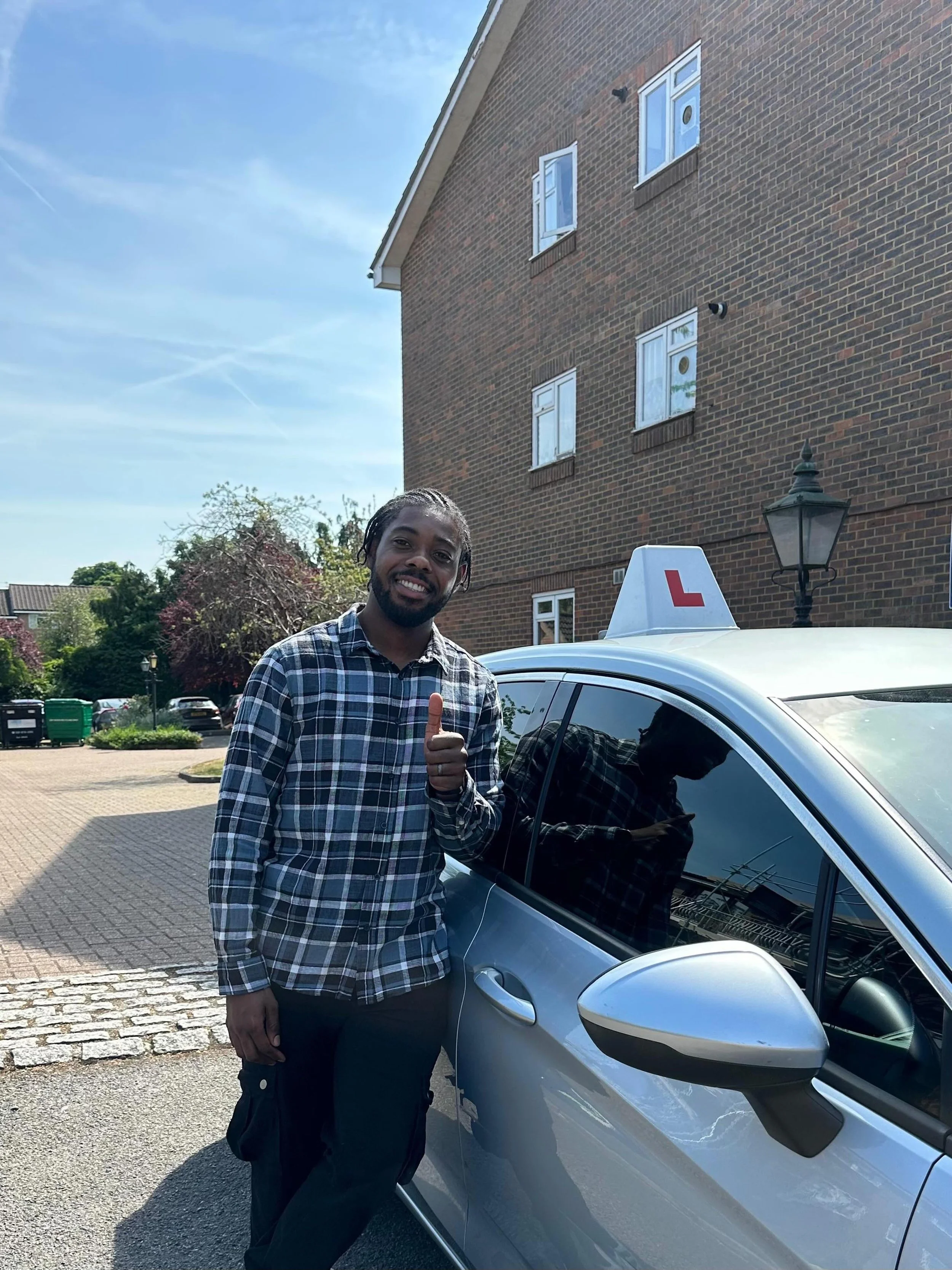 Dane passed his ADI Part 3 test at Bromley with Elaine and Ashley !🥳

Well done and all the best for your future on the roads!🚗📚

#passed #driverslicense #drivingschool #jeds #bromley