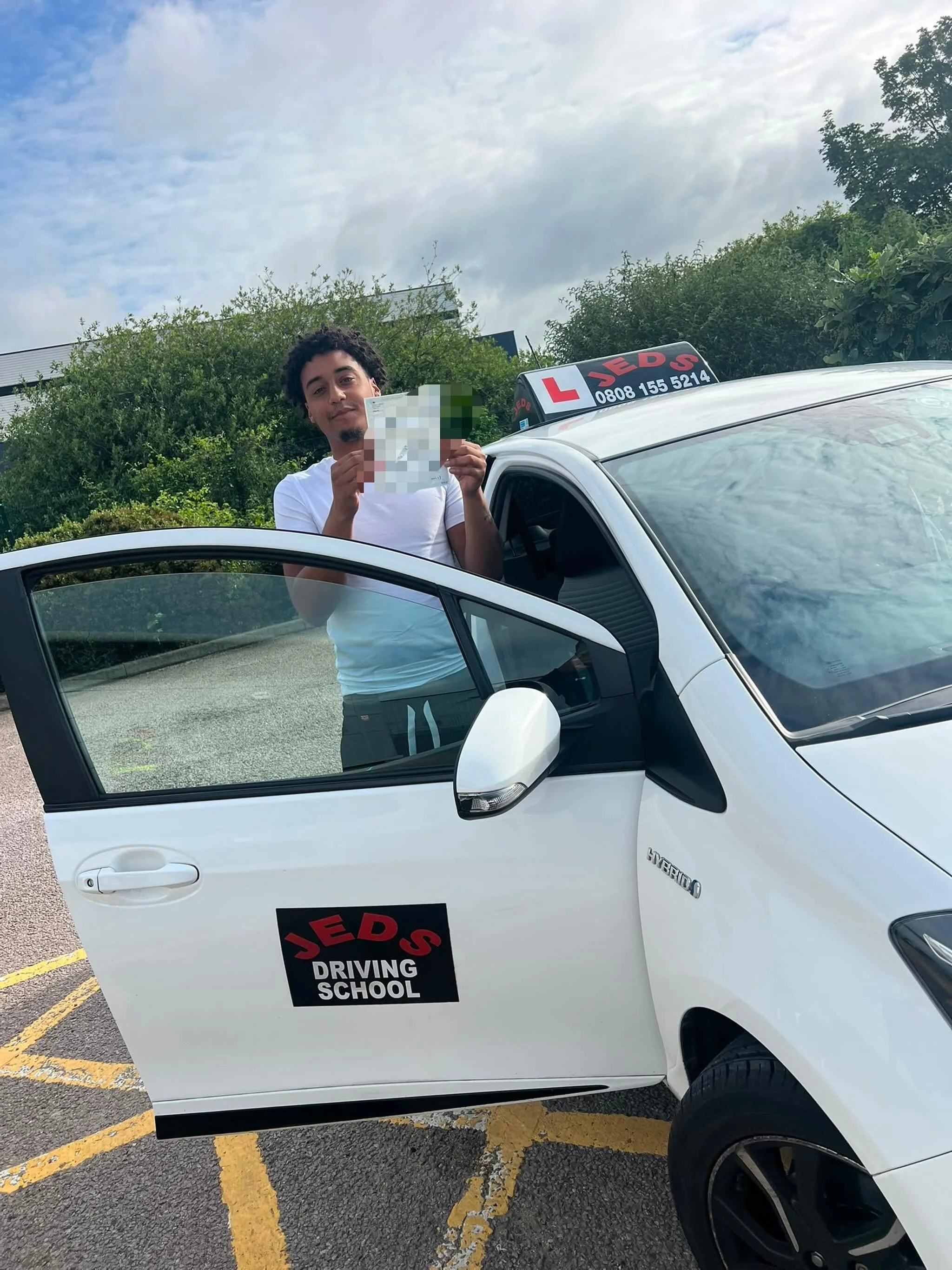 Kez passed at Erith test centre, no driving faults, with Sardar Safi!🥳

Well done and all the best for your future on the roads!🚗📚

#passed #driverslicense #drivingschool #drivinglessons #jeds