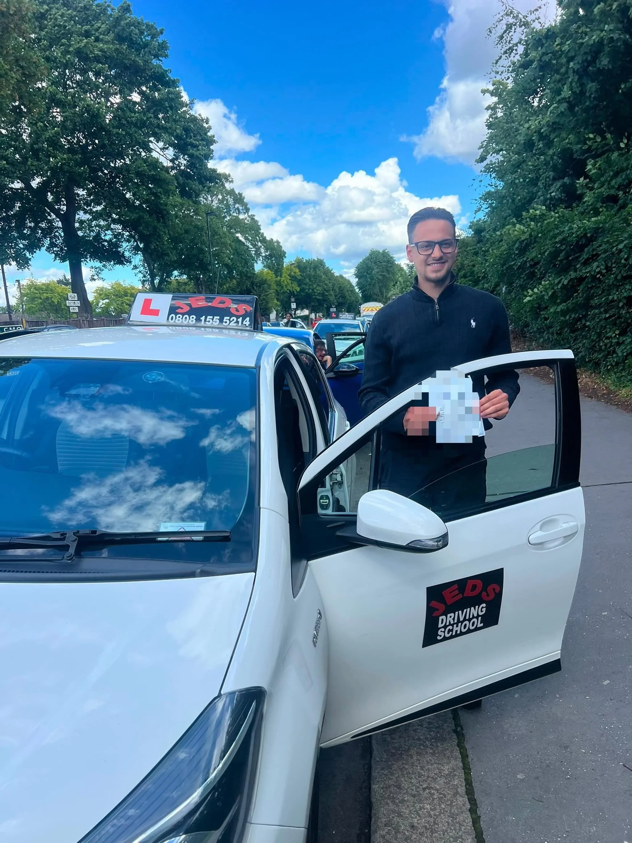 Sheik passed at Mitcham test centre with 2 driving faults, with Sardar Safi!🥳

Well done and all the best for your future on the roads!📚🚗

#passed #driverslicense #drivinglessons #drivingschool #jeds