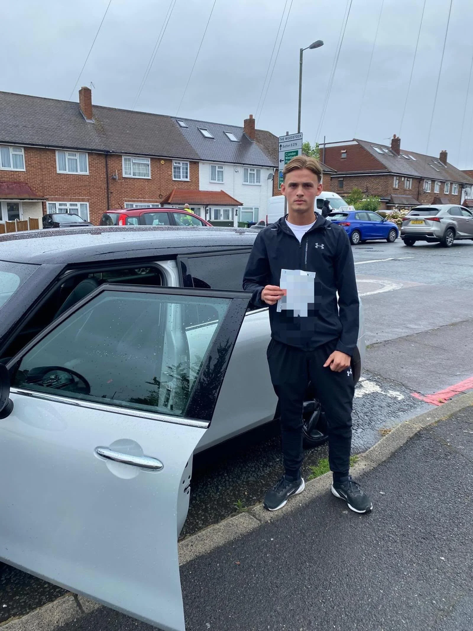 Rocco passed at Morden test centre with 0 faults, with Ray and Naseem!🥳

Well done and all the best for your future on the roads!🚗📚

#passed #driverslicense #drivinglessons #drivinginstructor #jeds