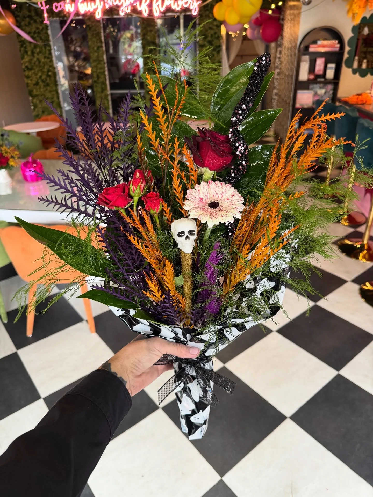 HAPPY HALLOWEEN! See you tonight 7-10 at our HALLOWEEN PARTY! Best costume wins a $200 gift card, and EVERYONE who attends will be entered to win FREE FLOWERS FOR A YEAR!!! 👻 Plus, we&rsquo;ll have tarot readings, drinks, and flowers. (Duh!)

These 