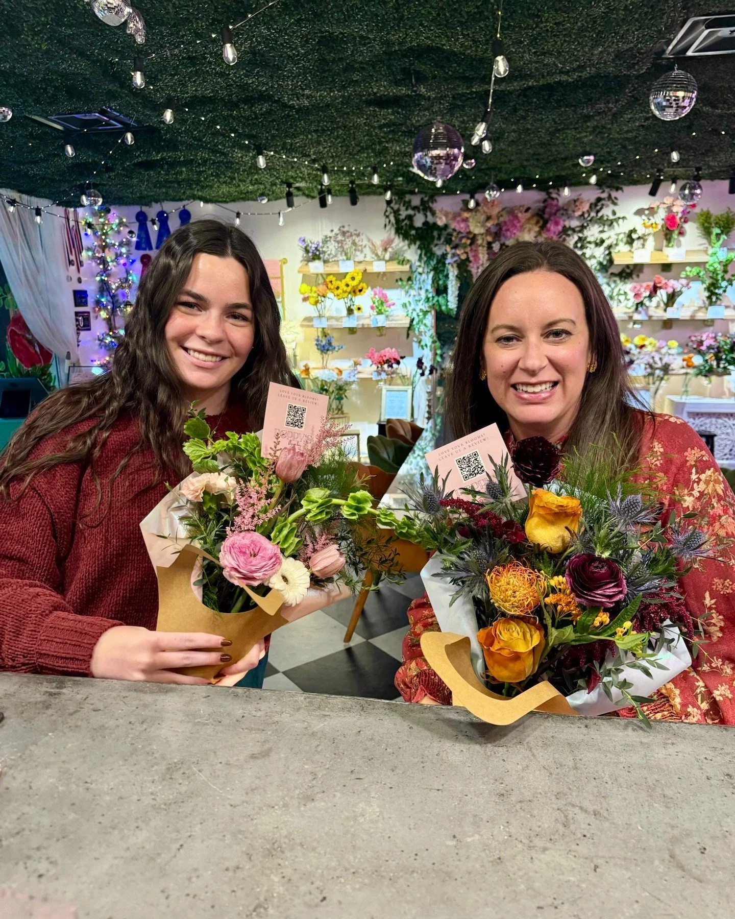 Building a bouquet with your bestie is exactly what you need to destress this holiday season... we&rsquo;re sure of it 💐✨ Come hang out, grab a drink, and play with flowers.

🎀 OPEN:
TUESDAY: 11 AM &ndash; 8 PM
WEDNESDAY: 11 AM &ndash; 6 PM
THURSDA