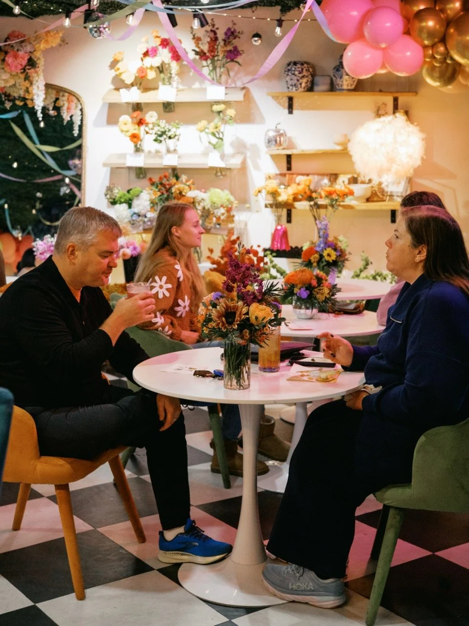 The perfect place for a date night 🌸 Flowers to play with, cocktails and mocktails to enjoy, and the coziest vibes to linger a little longer. Bring your favorite person and make a night of it!

#poppysoflex #flowerbar #poppysflowerbar #bouquetbar #f