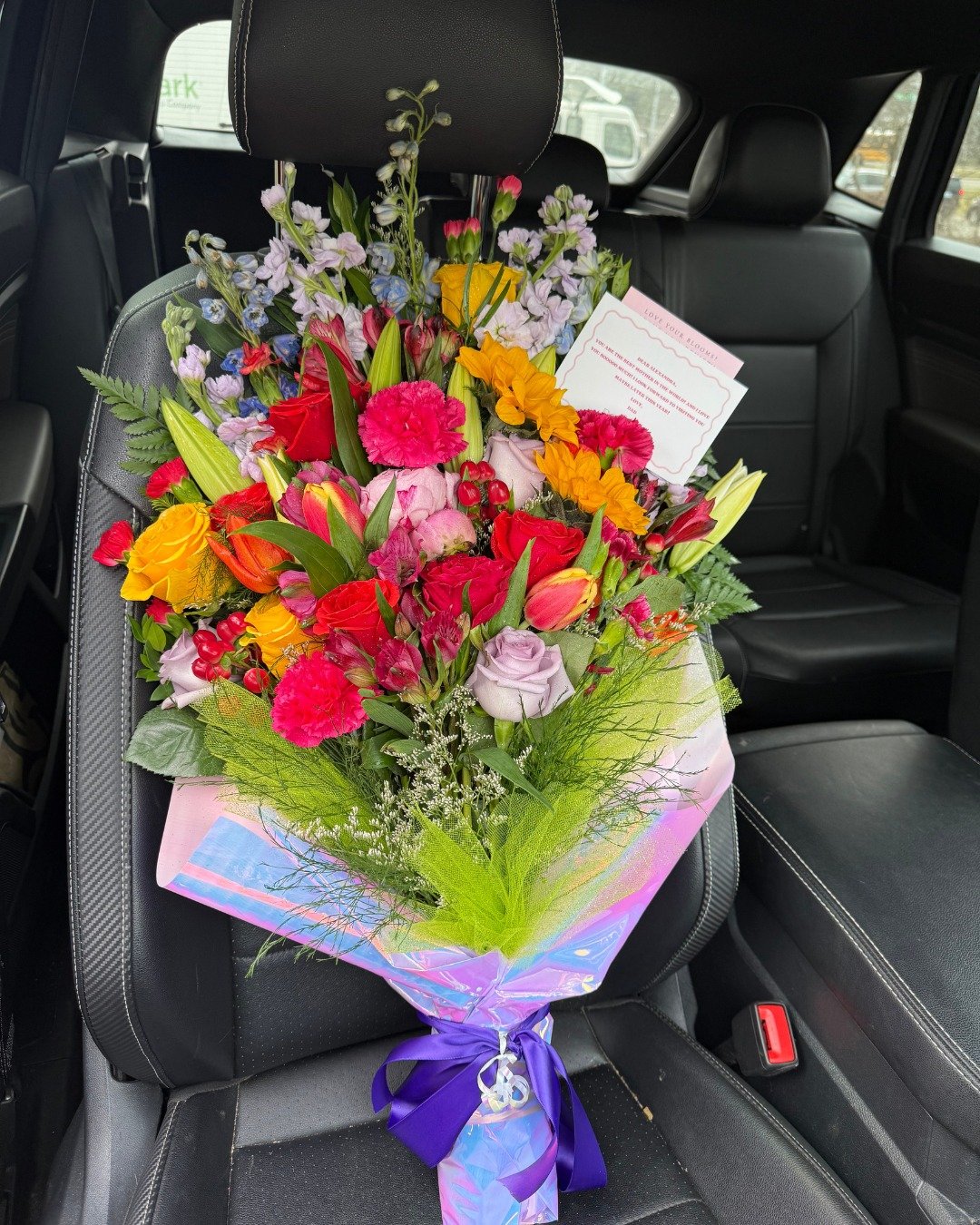 Need flowers fast? 💐 We offer same-day delivery and pickup all over Lexington. Birthdays, celebrations, or just because, we&rsquo;ve got your blooms covered 🌸✨ Order now on our website poppysflowerbar.com, or call/text us!

#poppysoflex #flowerbar 