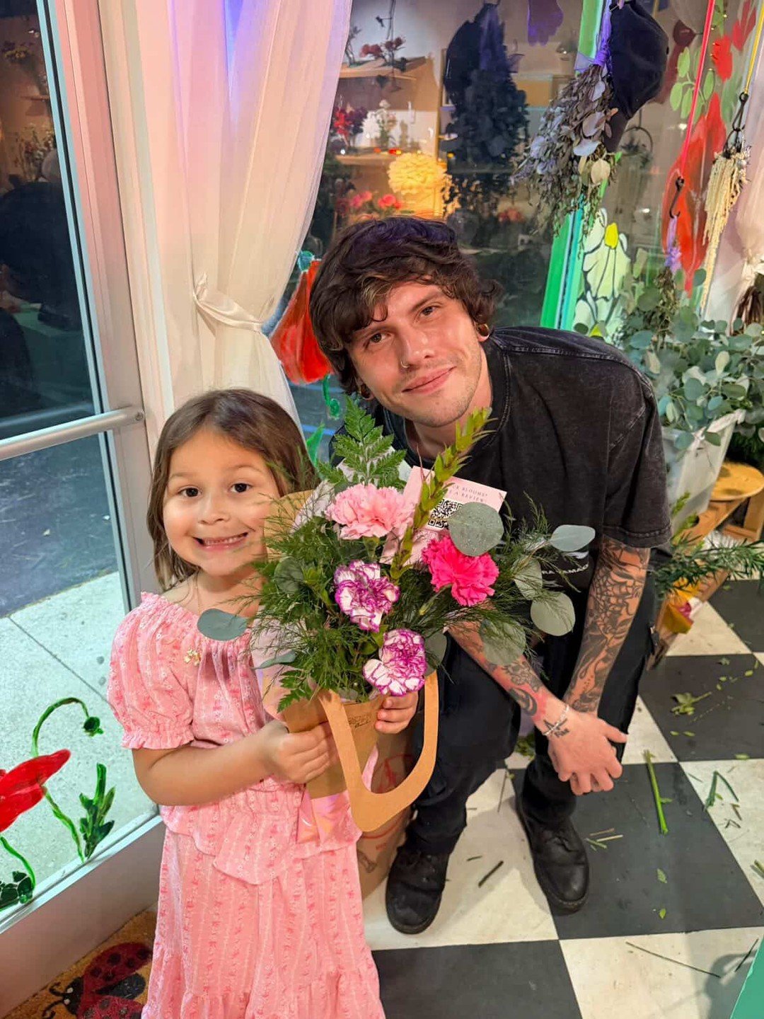 Poppy's loves floral artists of all ages 💐 Bring your littles in for a one-of-a-kind experience building their own bouquets!

#poppysoflex #flowerbar #poppysflowerbar #bouquetbar #florist #floristsofinstagram #lexingtonflorist #lexingtonkyflorist #s