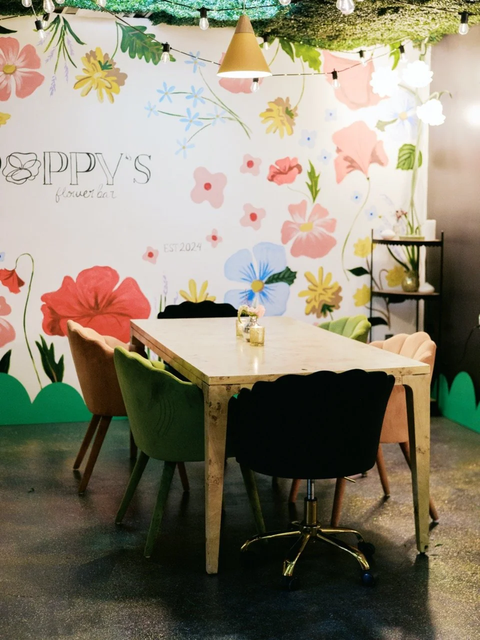 Summer celebrations are blooming at Poppy's 🌸 From bridal showers and birthday parties to girls&rsquo; nights and private events, Poppy&rsquo;s is the perfect space to gather, create, and celebrate surrounded by flowers. Email hello@poppysflowerbar.