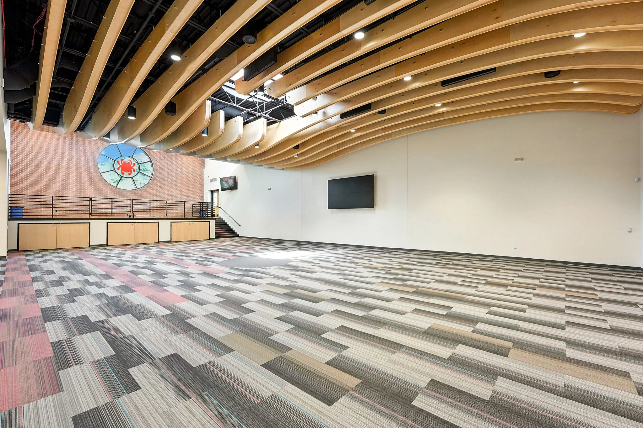 Spyderco's new event space celebrates the knife in the ceiling fins directed towards the stage and views