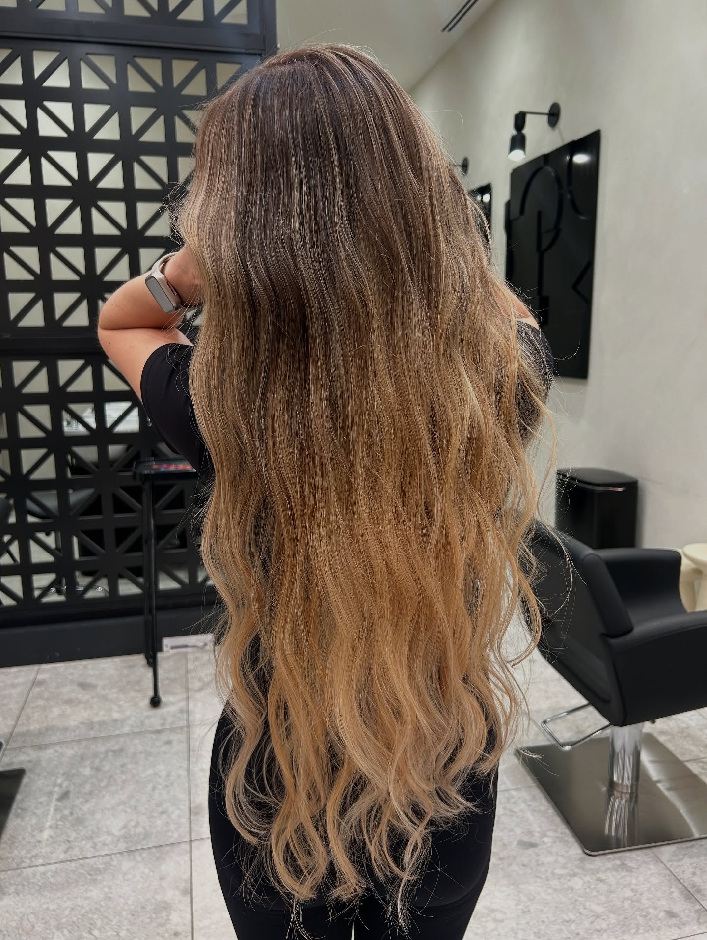 Can you believe she has about 30 inches of hair!! We measured it 😂 pictures don&rsquo;t do it justice. 
About 6 hours later&hellip; Slayed by owner Alanah 

#verrado #verradoaz #longhair #highlights #blondehair #blonde #hairstylist #buckeyeaz #hairg