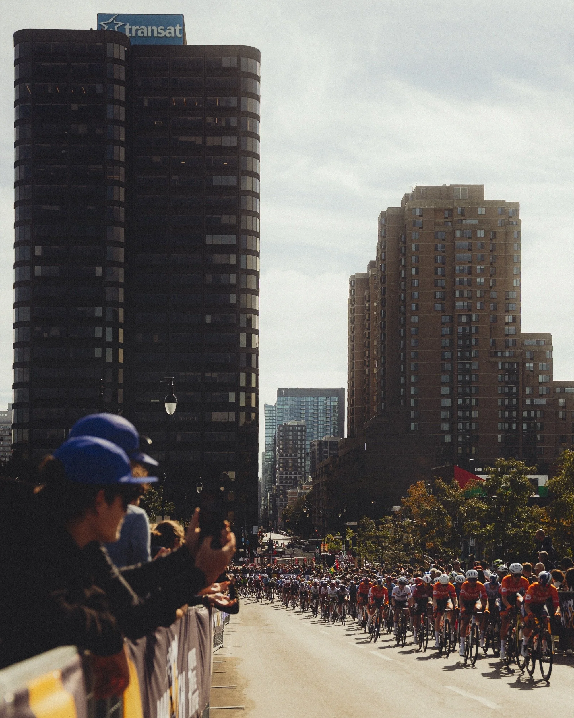 Elite women's road race in front of the Montréal skyline, UCI Road World Championships 2026