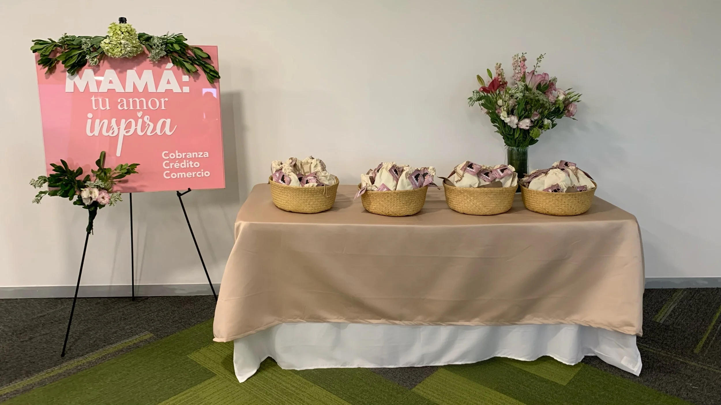 dÍA MADRE ESTACIÓN DE REGALOS.jpg