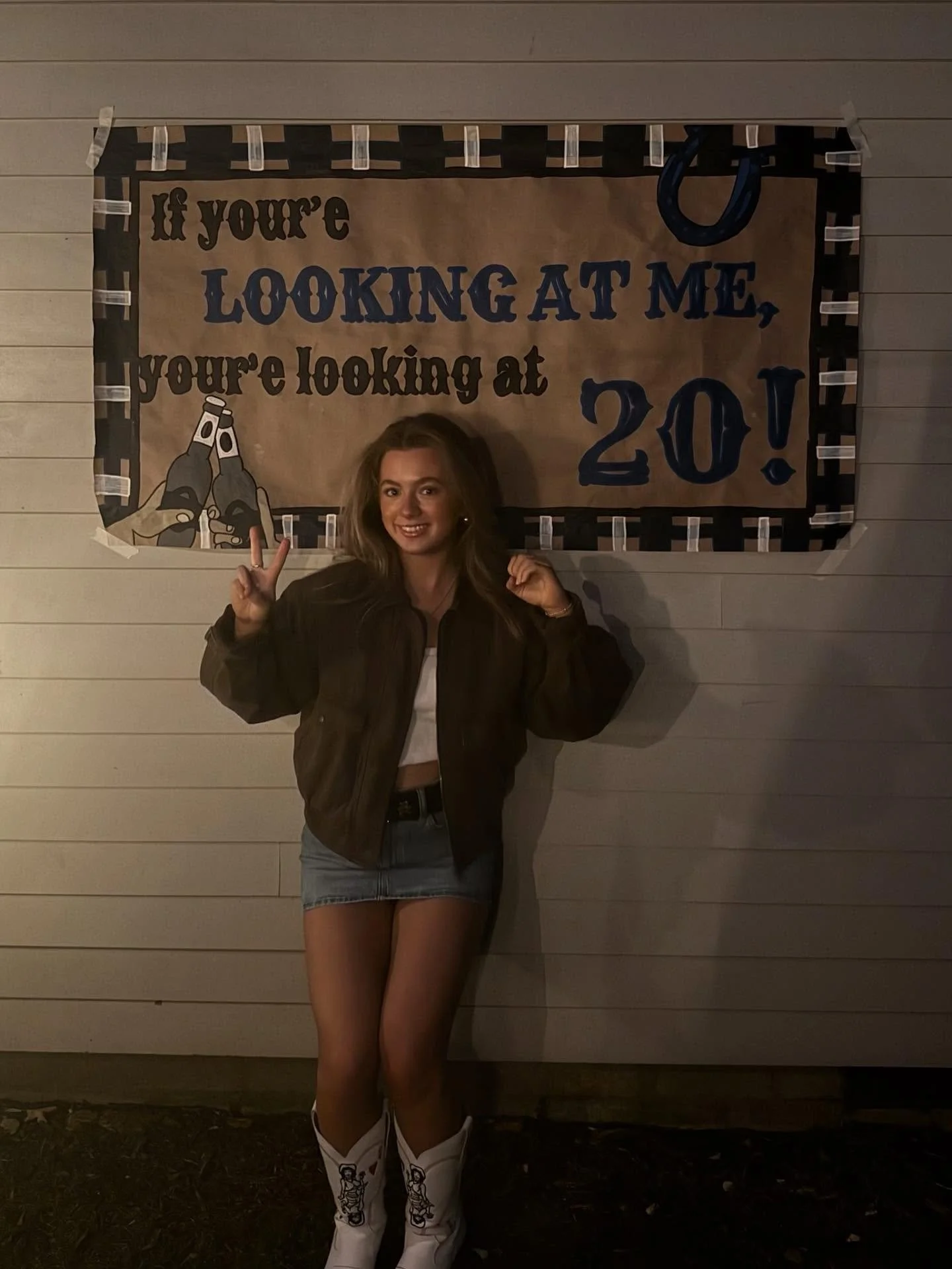 If you&rsquo;re lookin at meeee you&rsquo;re lookin at 20!! (@wsmradio aired for the first time today 100 years ago&hellip; this is my pitch to let me on air🙏🏻⚡️) I promise I only sing real country music
-
-my birthday wish is for everyone to go st