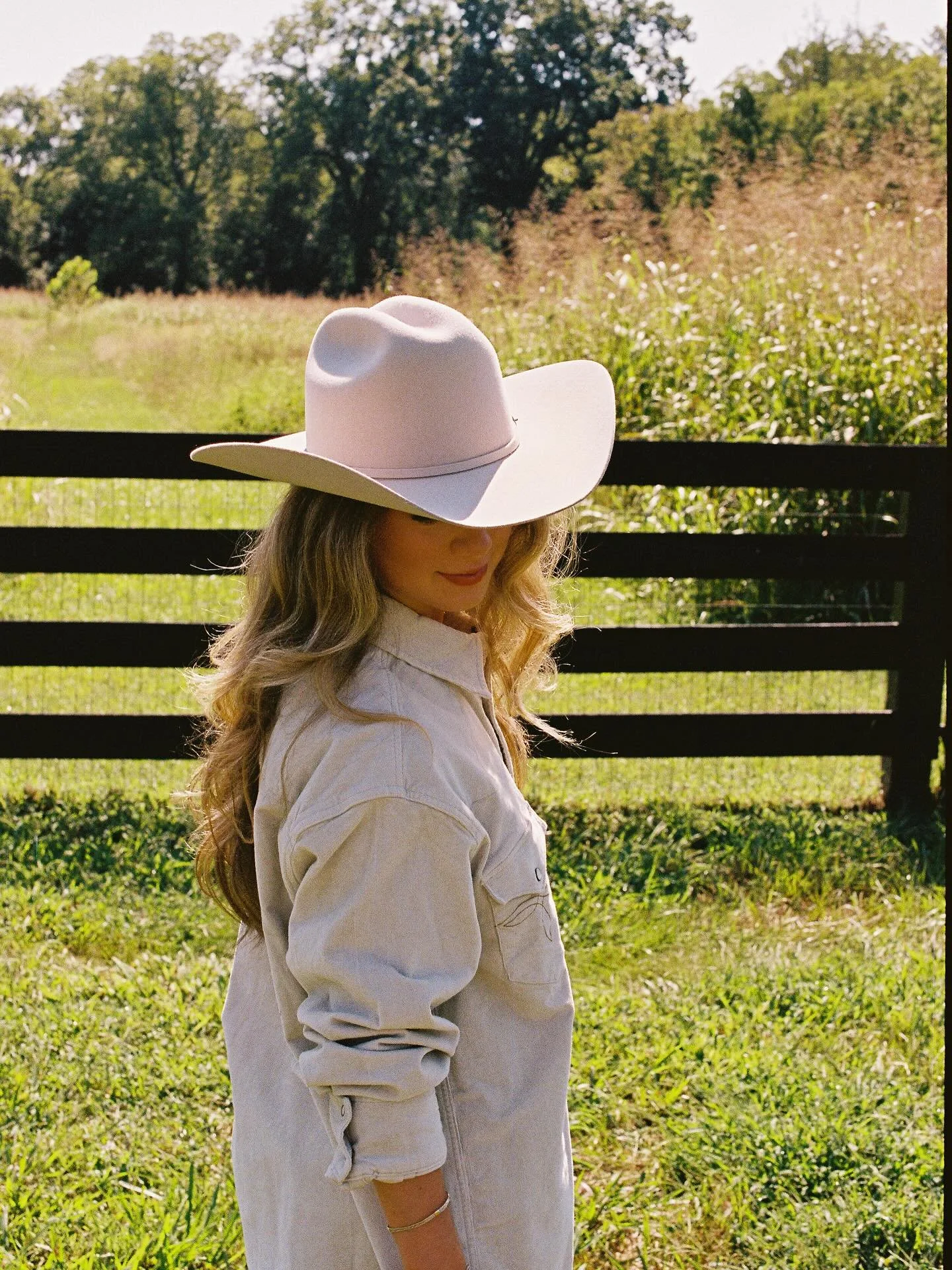Tune in at 4:40pm CT tomorrow to hear a little interview AND my song, Honkytonk Talkin on @coyoteonair ⚡️⚡️ Don&rsquo;t wanna miss it!! 
-
-
-
-
-
-
#carlislewright #coyoteair #interview #honkytonktalkin #podcast #radio #indepedentartist #classiccoun