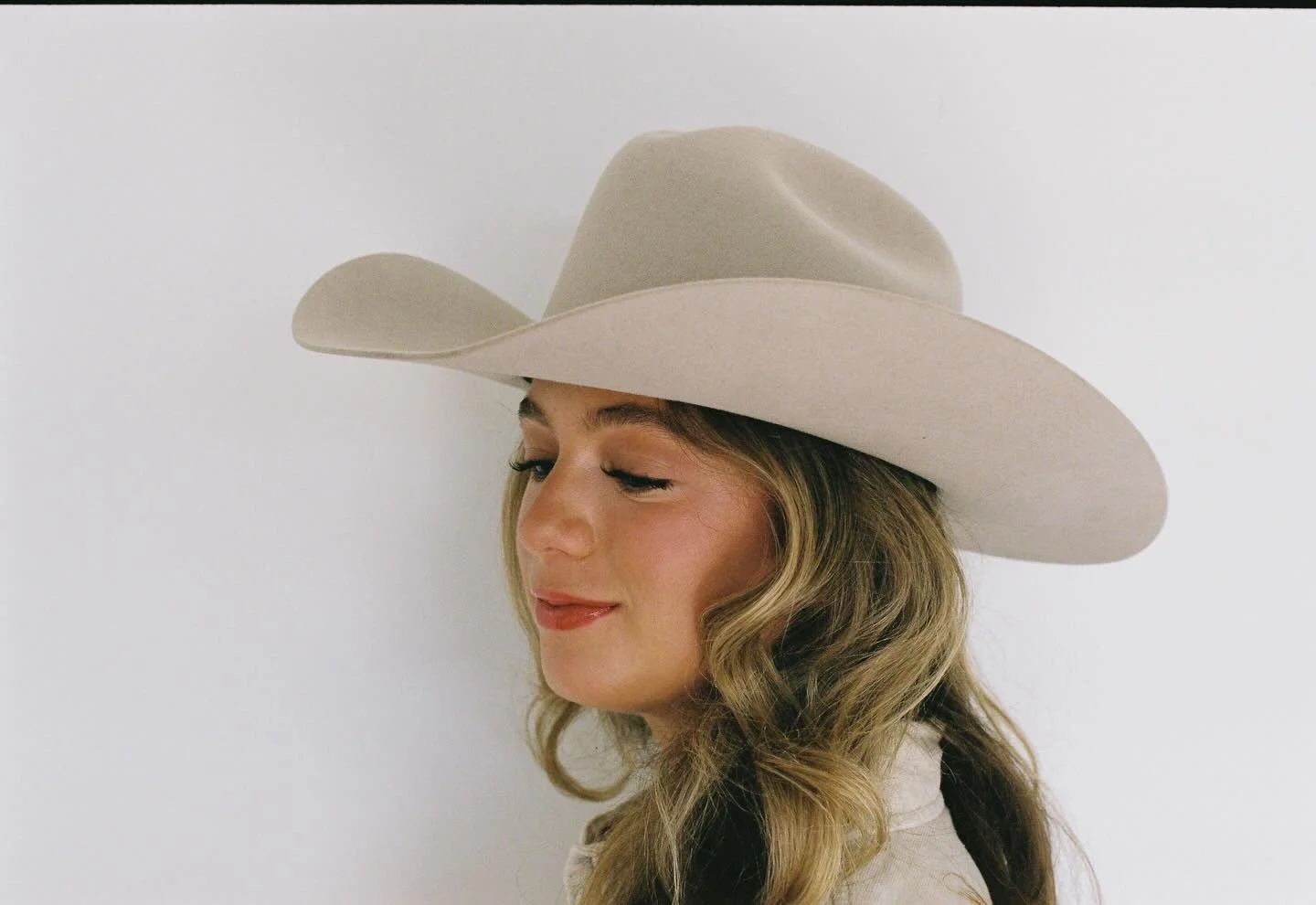 How&rsquo;ve yall liked Honkytonk Talkin??!! Are we ready for somethin new&hellip;.⚡️⚡️
-
-
-
-
-
-
#carlislewright #classiccountrymusic #realcountrymusic #honkytonktalkin #honkytonk #halfmyheroes #heroes #lorettalynn #johnnycash #independentartist #