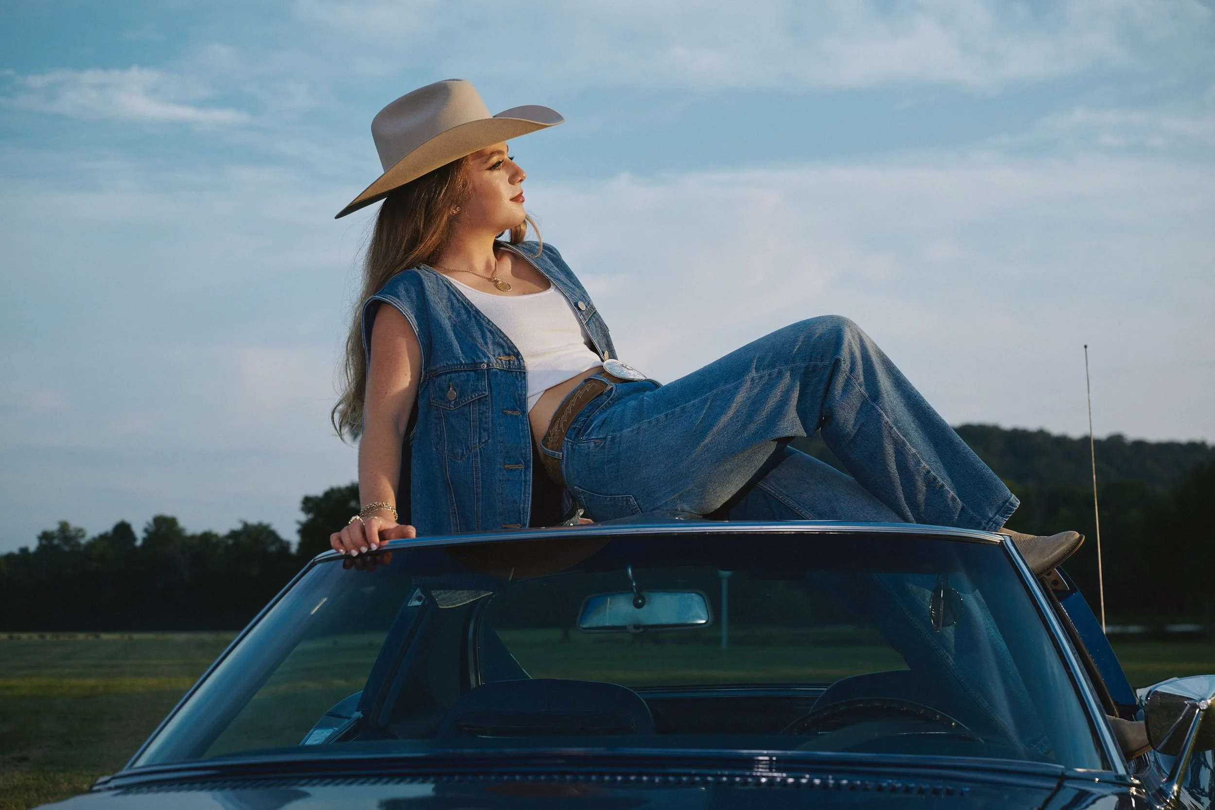 Born in a Dive Bar out at midnight&hellip;. How we feelin?!⚡️⚡️

#carlislewright #borninadivebar #corvette #classiccountry #newrelease