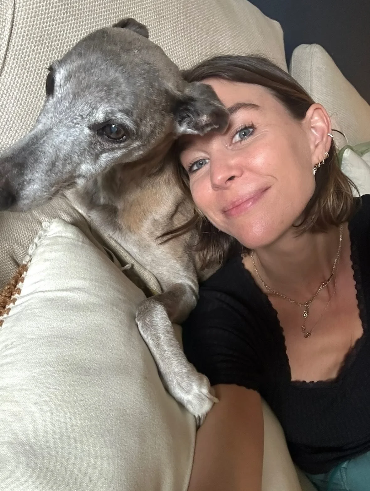 Life lately ✨ mainly just sprogs n art:

First up: me and my studio pal Rudy 🐶 ( you know - just to get the face on the gram because the algorithm likes it 🙄)

Such a treat to stay with the wonderful artist @georgstagram and his family recently. Ju