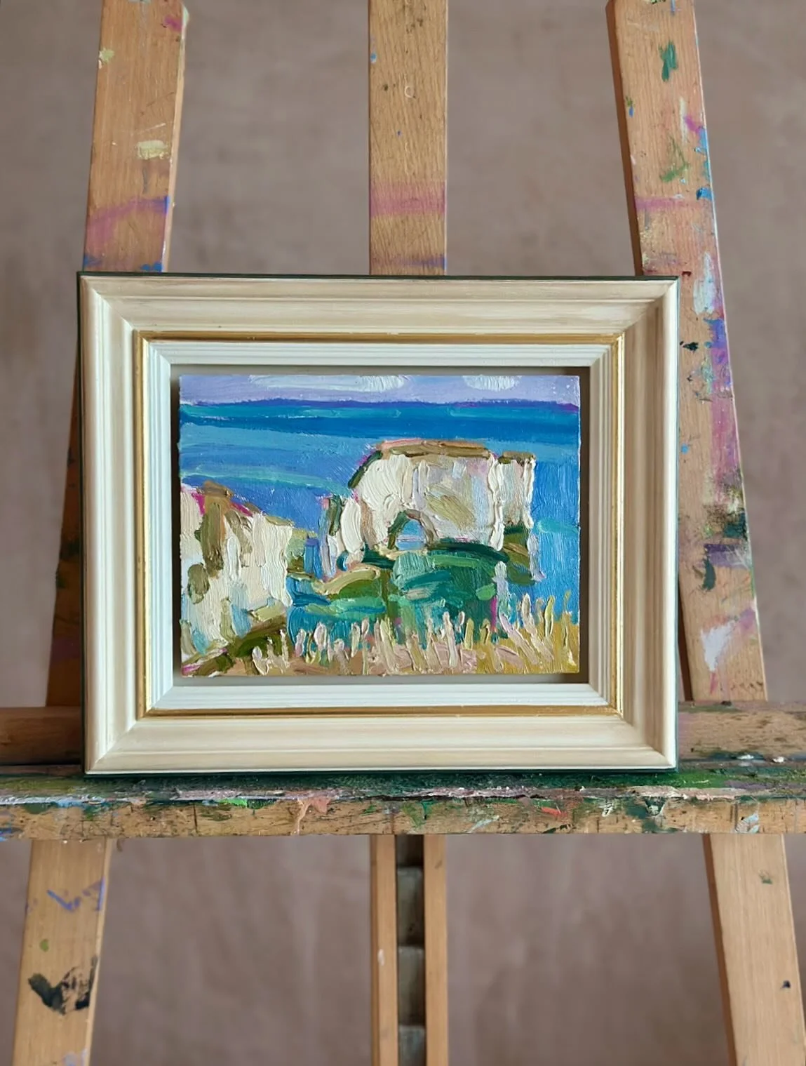 🚀 5 NEW framed little gems from Dorset 🚀 Launching later today to subscribers first (sign up to my newsletter via link in bio to become one)

✨ FREE SHIPPING across my website too - to celebrate being able to bandy the Christmas word around as it&r