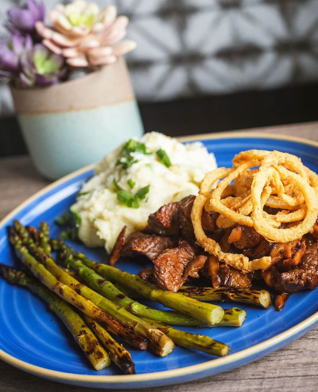 WEEKEND CHEF SPECIAL &ndash; Bourbon Steak Strip Saut&eacute; with mushrooms, spicy chili mashed potato, grilled asparagus, crispy onion lace &ndash; $24⁠
⁠