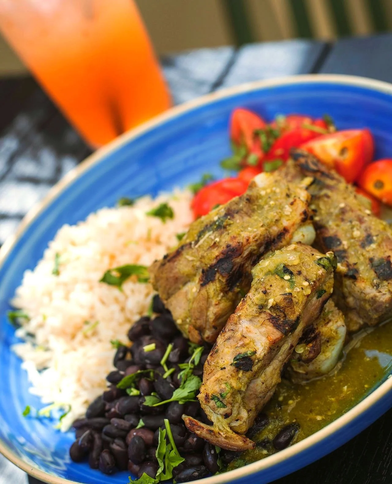 Tender, saucy and packed with flavor. Our Mexican Rib Bowl brings together salsa verde&ndash;glazed ribs, white rice, cherry tomatoes, black beans and fresh cilantro. Available tonight 🌶️