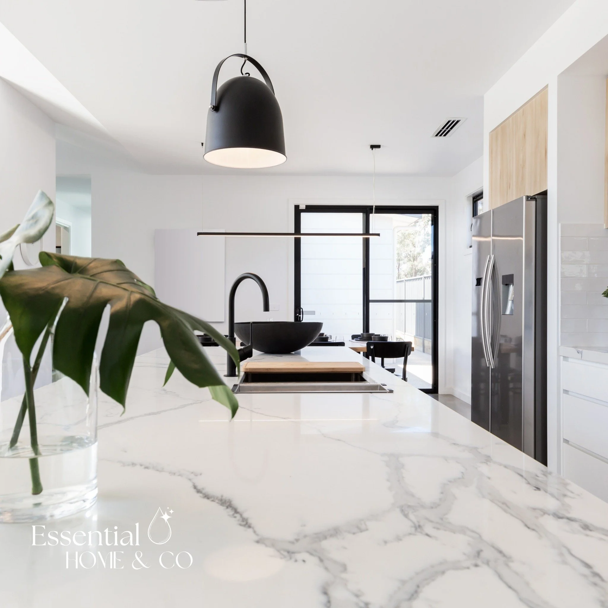 Ready to impress your Airbnb guests? 🌟🏡 Our specialized Airbnb cleaning service ensures your space is always in perfect condition for every check-in. From pristine bathrooms to spotless kitchens, we handle it all with care and precision. Let us hel